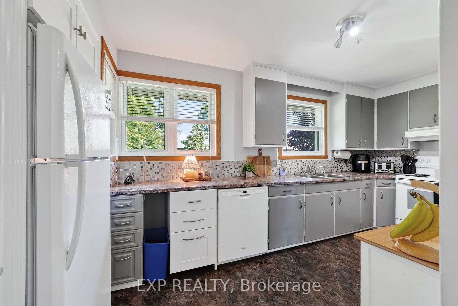 Photo 4 of 1304 Leonard Avenue, Cornwall, Cornwall — HOMEH