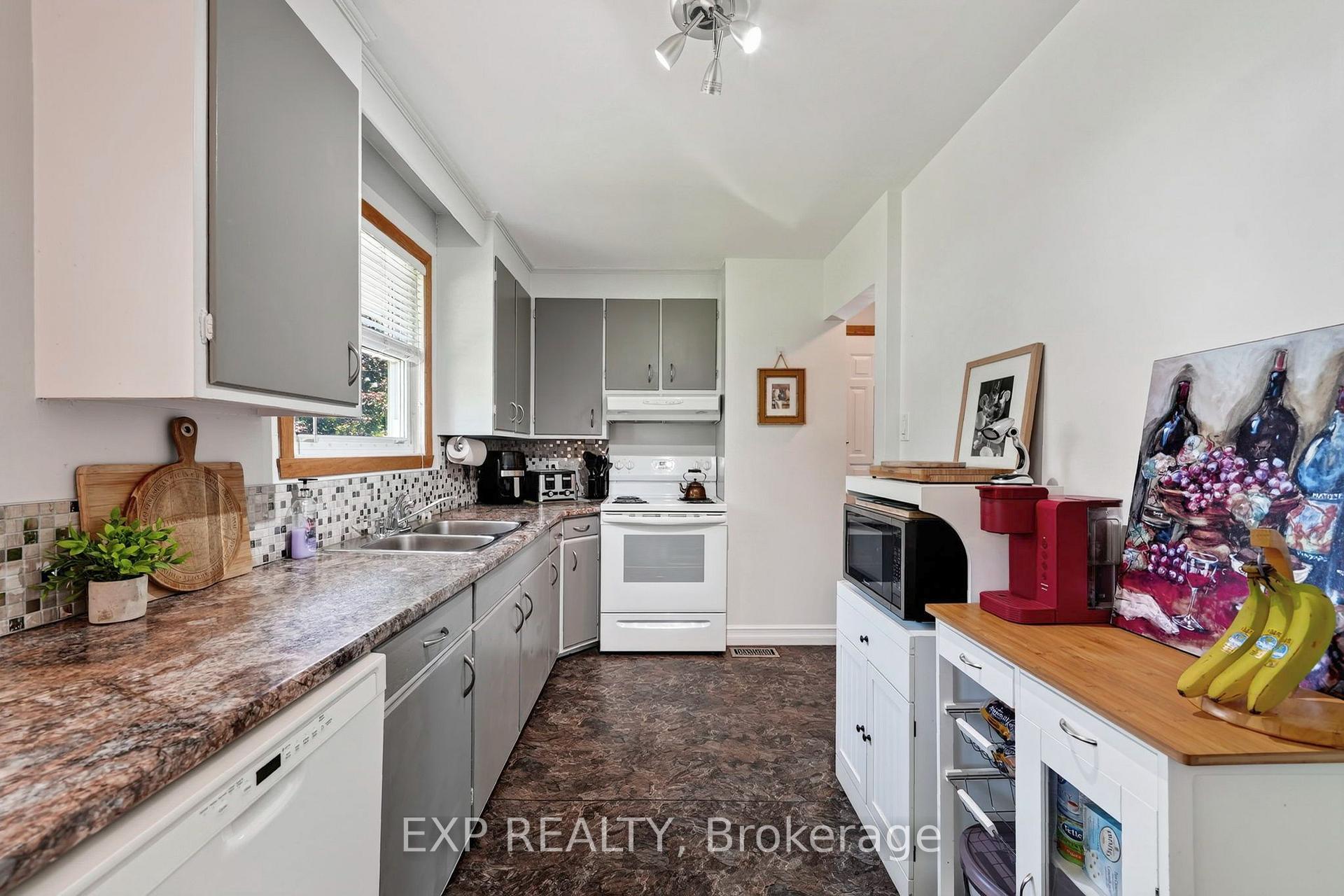 Photo 5 of 1304 Leonard Avenue, Cornwall, Cornwall — HOMEH