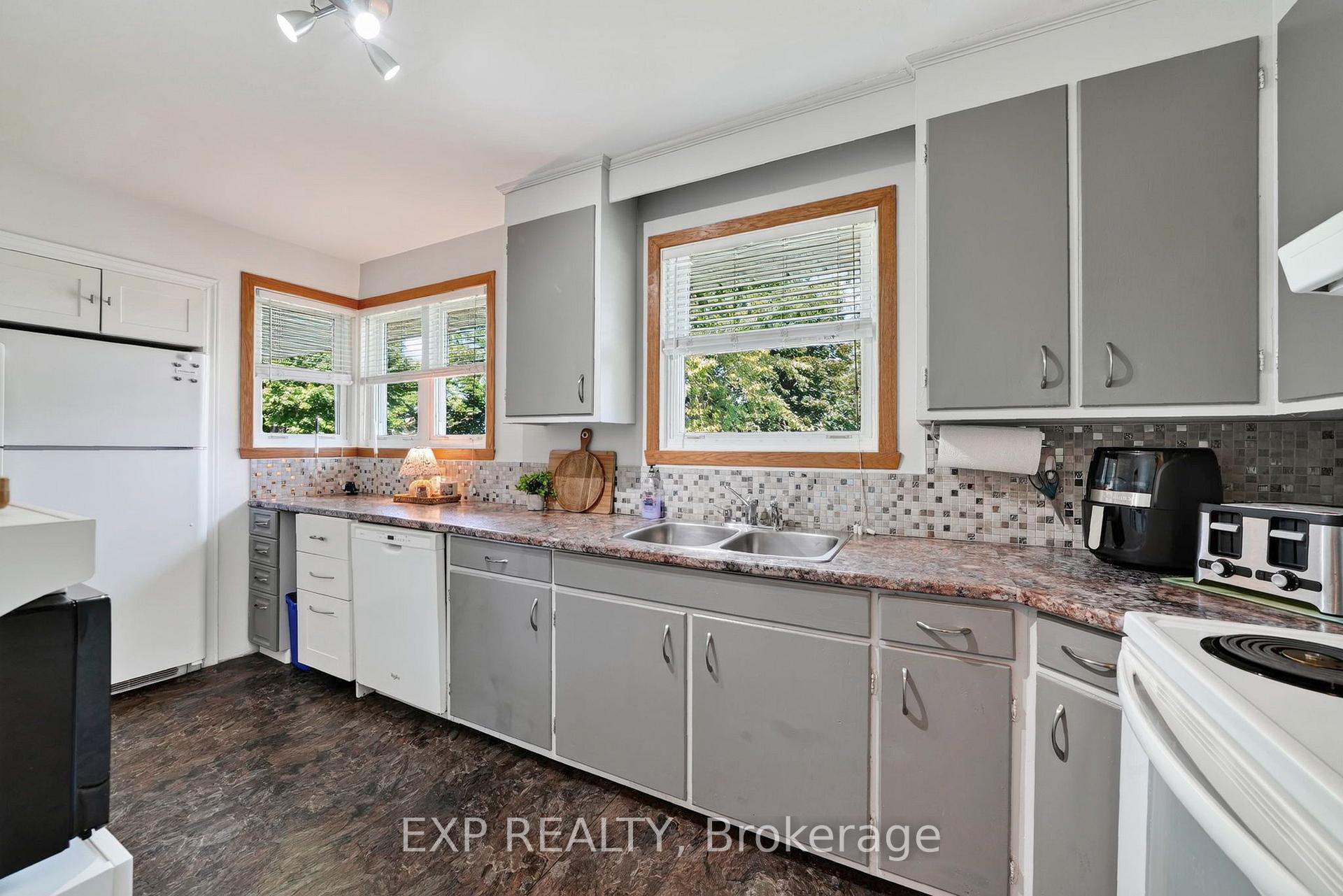 Photo 6 of 1304 Leonard Avenue, Cornwall, Cornwall — HOMEH