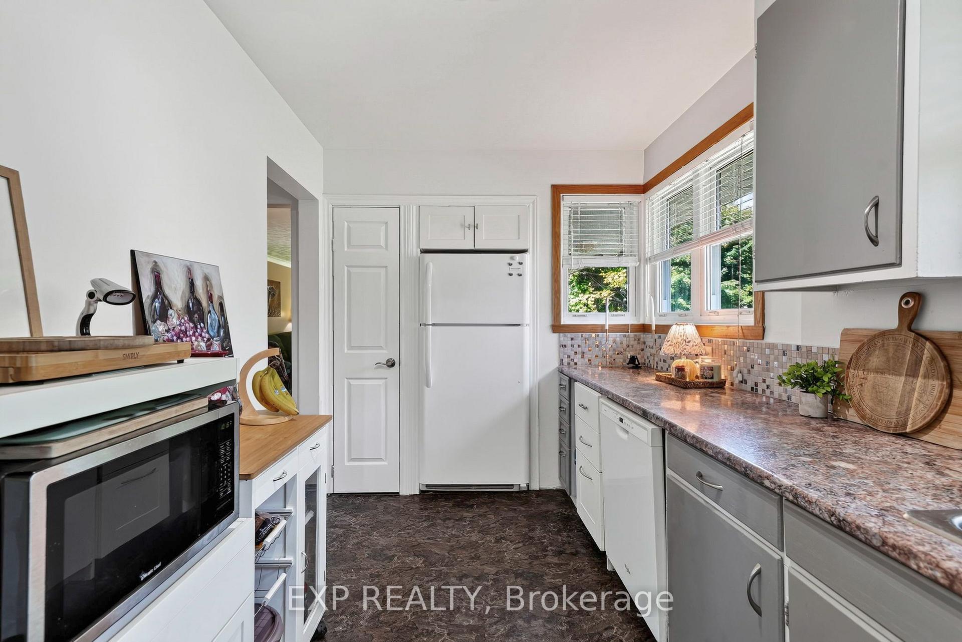 Photo 7 of 1304 Leonard Avenue, Cornwall, Cornwall — HOMEH