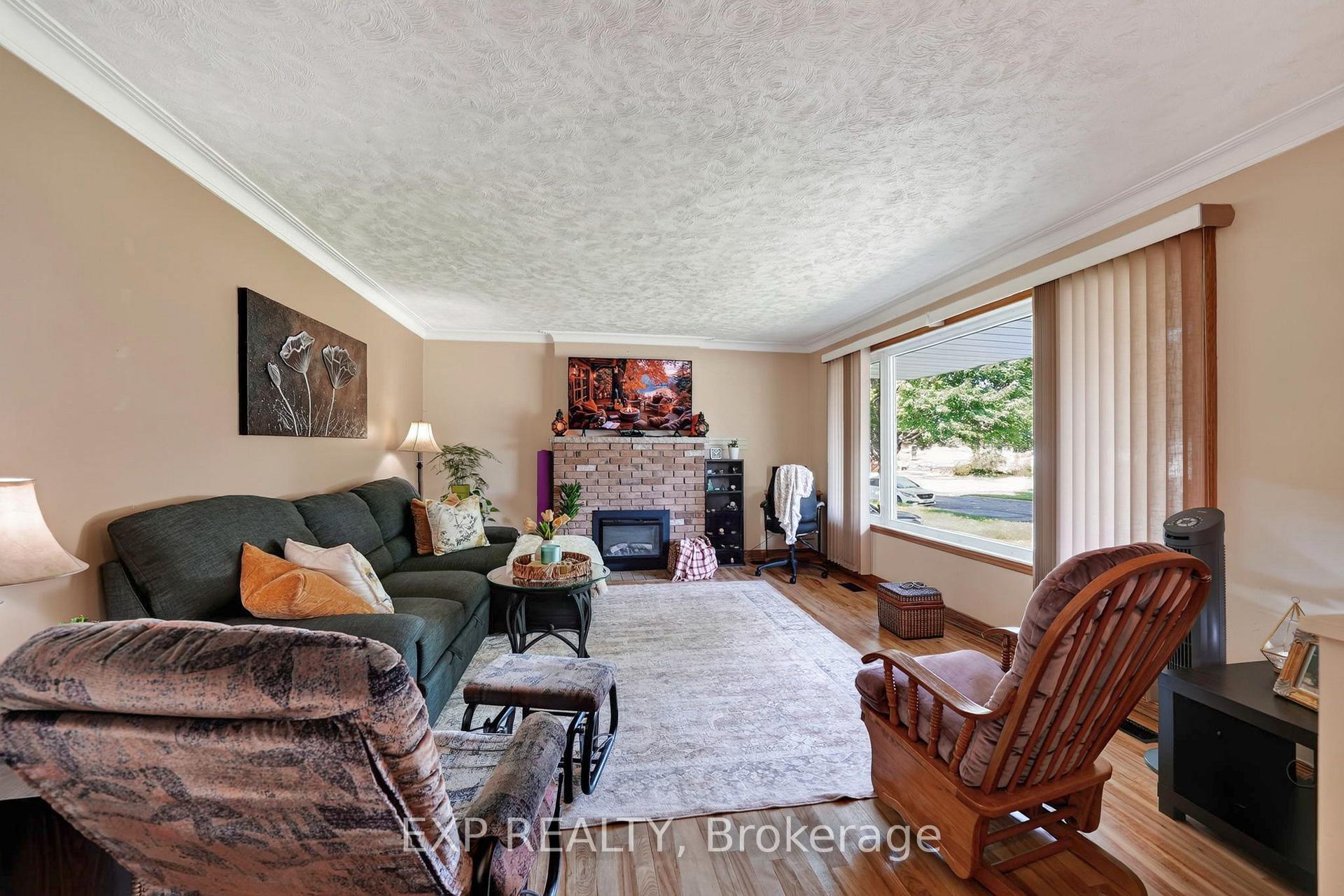 Photo 10 of 1304 Leonard Avenue, Cornwall, Cornwall — HOMEH