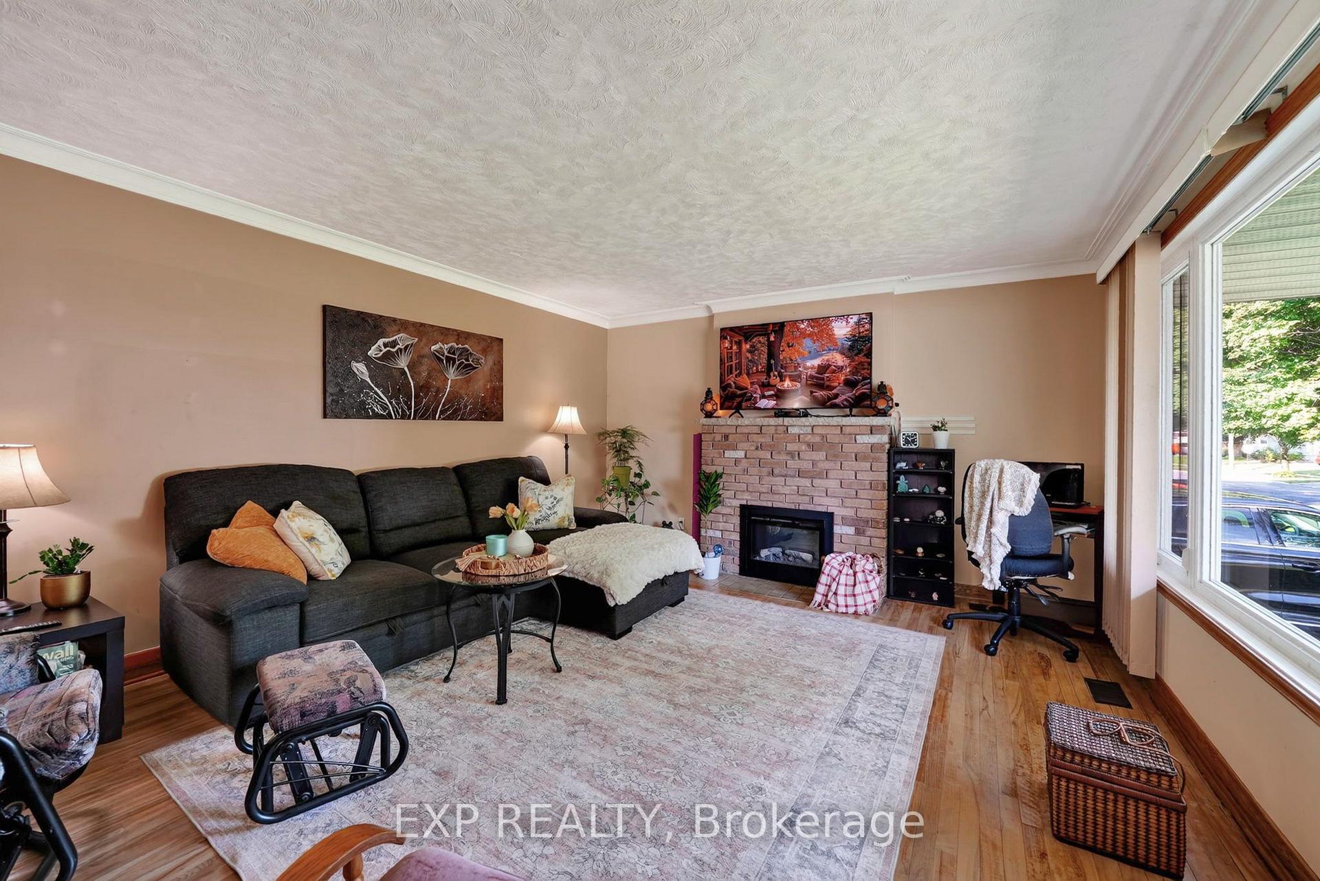 Photo 11 of 1304 Leonard Avenue, Cornwall, Cornwall — HOMEH