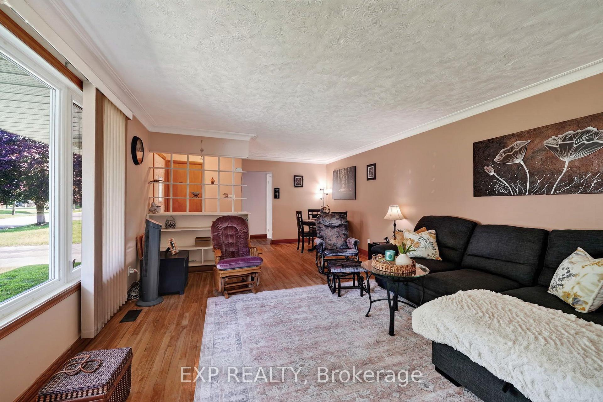 Photo 12 of 1304 Leonard Avenue, Cornwall, Cornwall — HOMEH