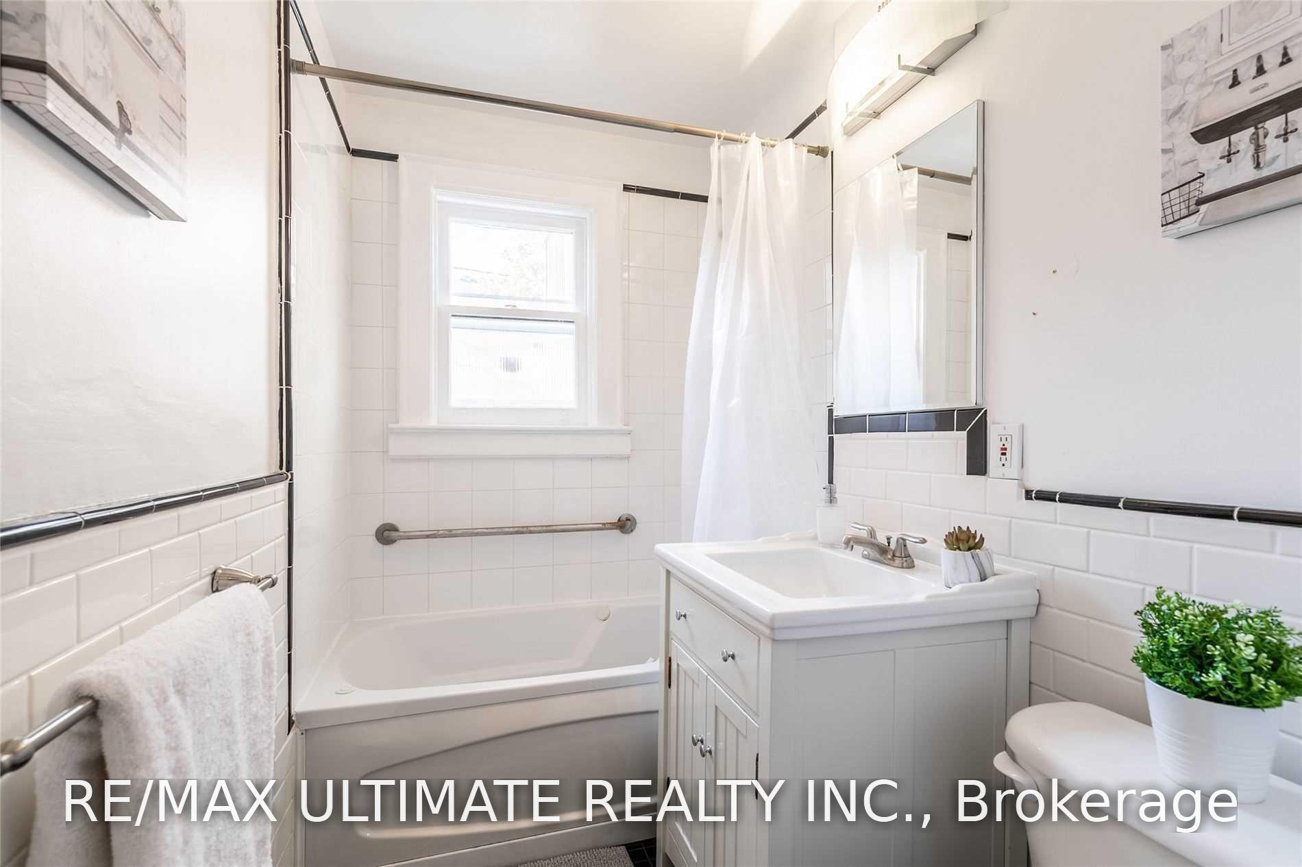 Photo 27 of Unit 4, 470 Oriole Parkway, Toronto, Yonge-Eglinton — HOMEH