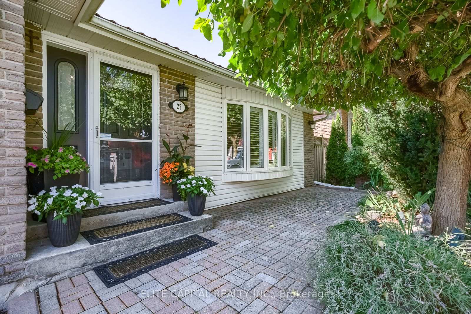 Photo 2 of 27 Staley Terrace, Scarborough, L'Amoreaux — HOMEH