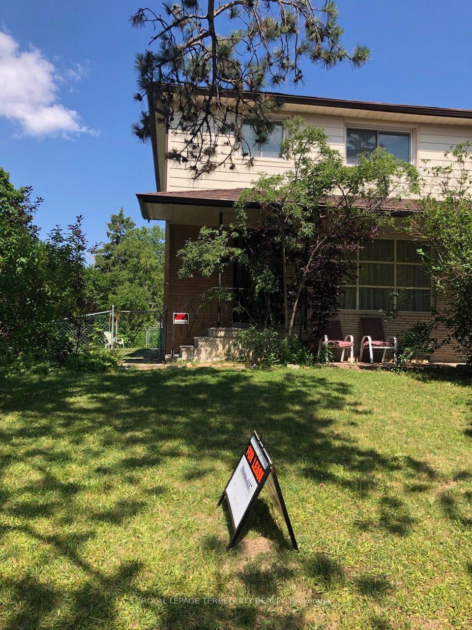Photo 2 of 211 Pineway Boulevard, North York, Bayview Woods-Steeles — HOMEH