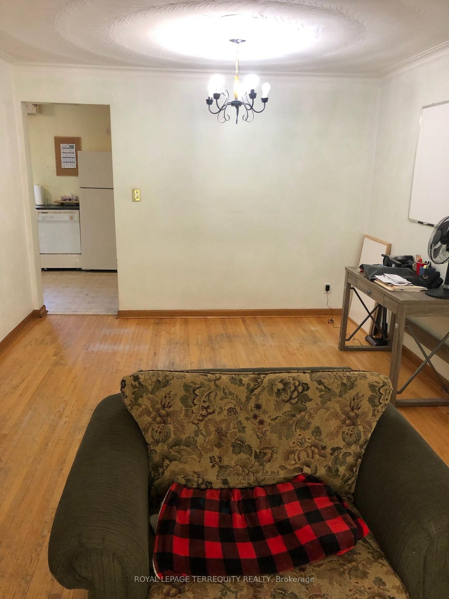 Photo 4 of 211 Pineway Boulevard, North York, Bayview Woods-Steeles — HOMEH