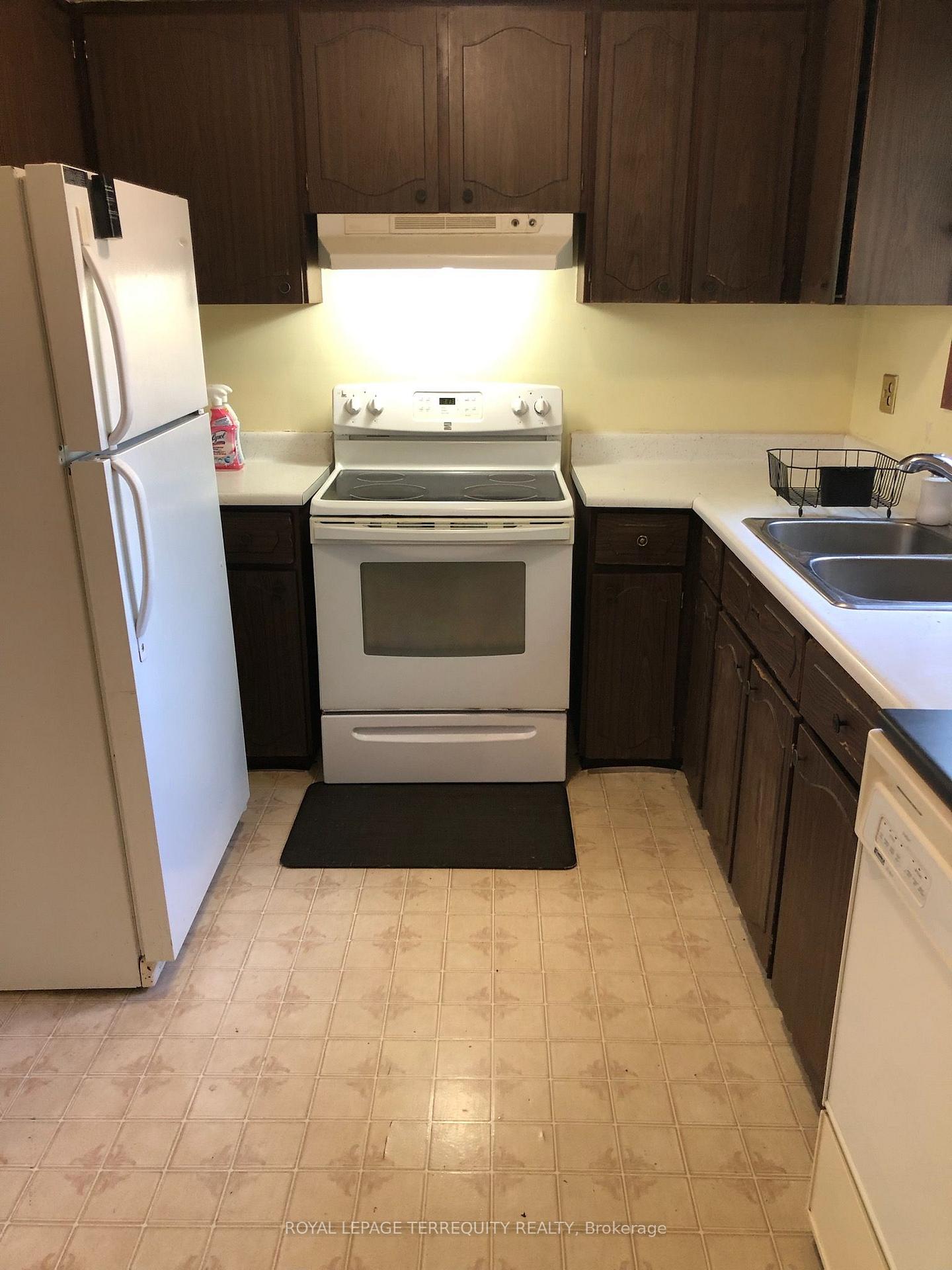 Photo 11 of 211 Pineway Boulevard, North York, Bayview Woods-Steeles — HOMEH
