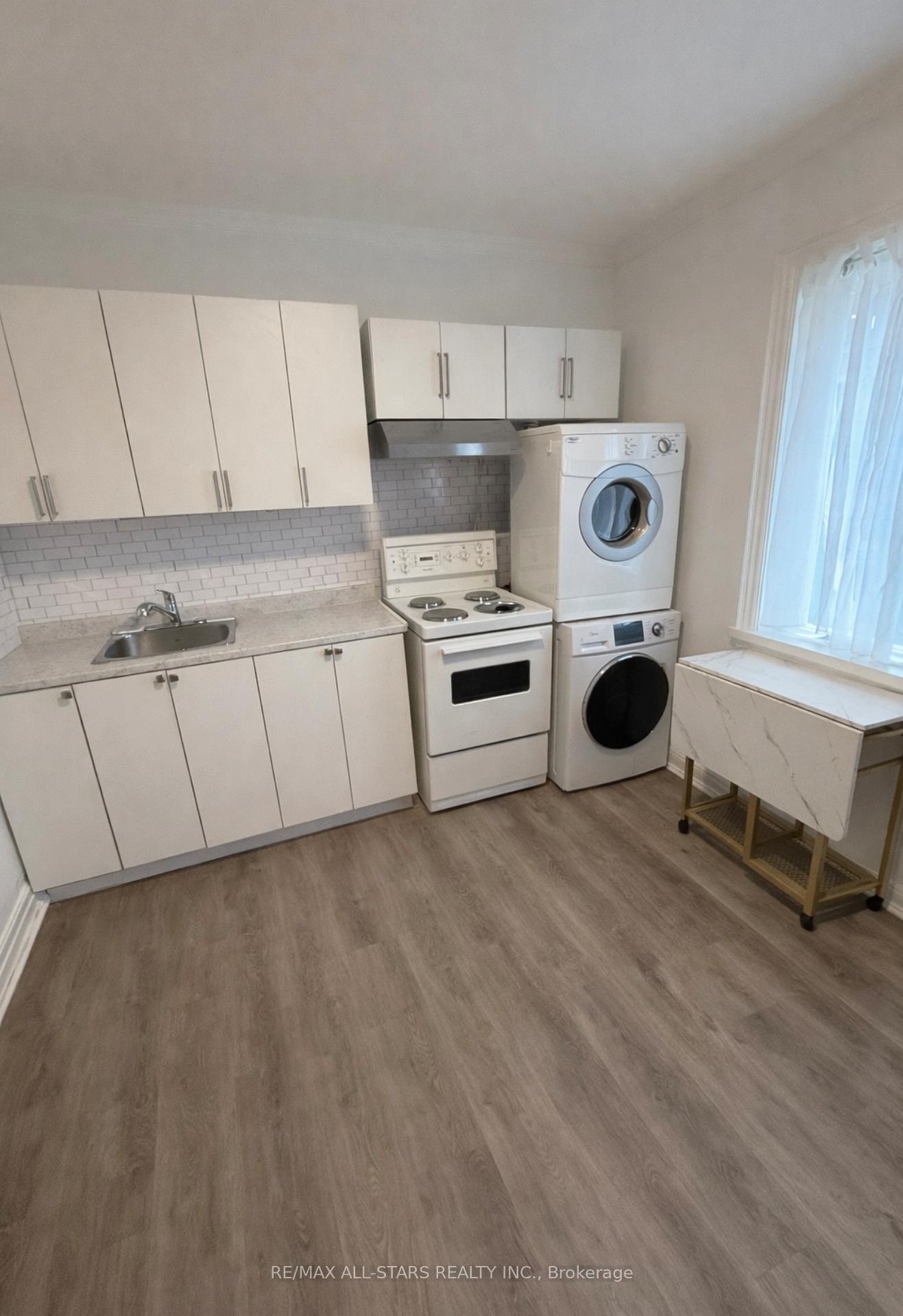 Photo 9 of Unit 200, 1918A Queen Street E, Toronto, The Beaches — HOMEH