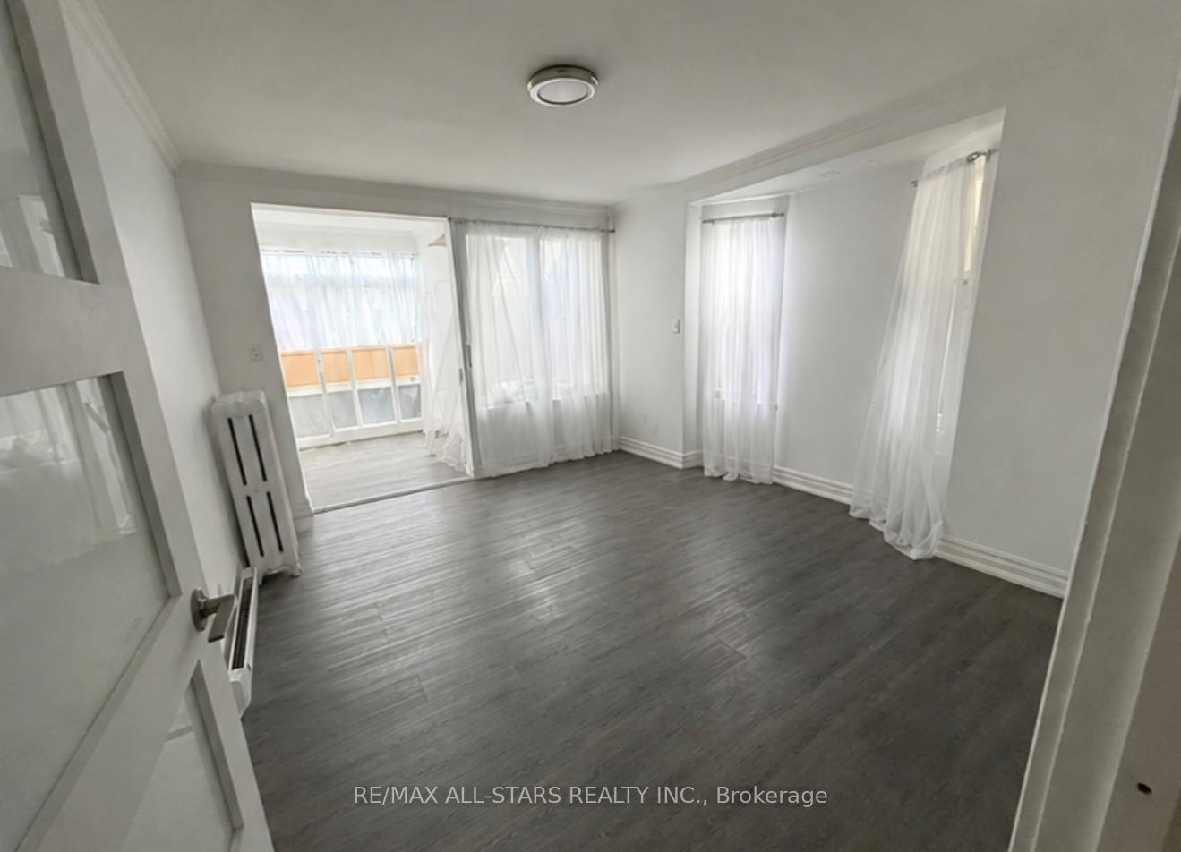 Photo 6 of Unit 200, 1918A Queen Street E, Toronto, The Beaches — HOMEH