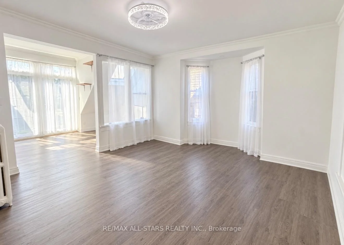 Photo 1 of Unit 200, 1918A Queen Street E, Toronto, The Beaches — HOMEH