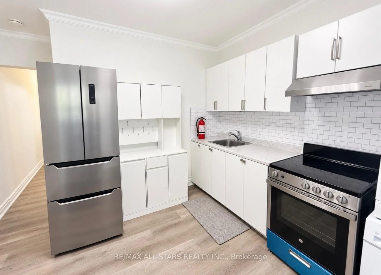 Photo 5 of Unit 200, 1918A Queen Street E, Toronto, The Beaches — HOMEH