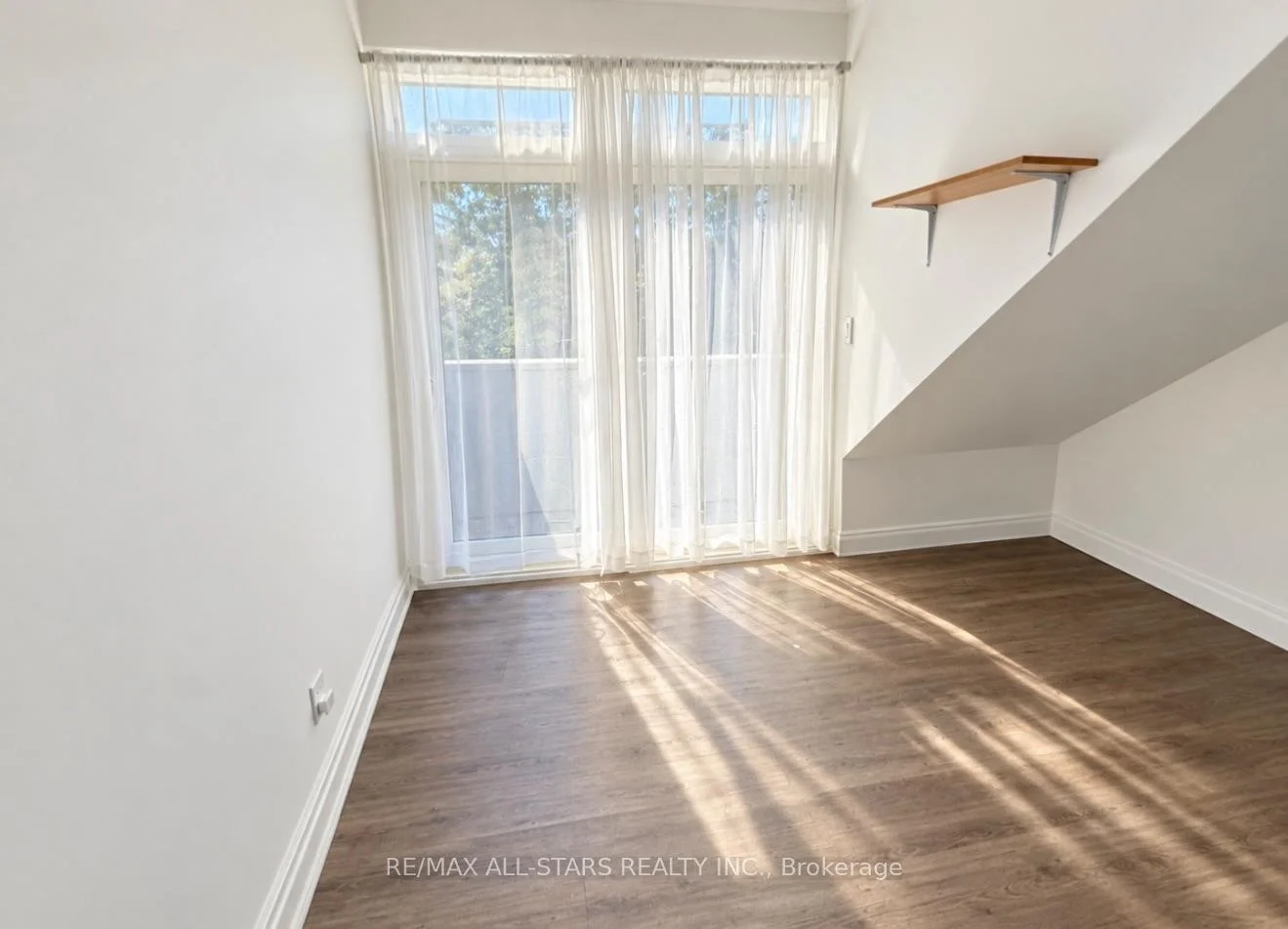 Photo 14 of Unit 200, 1918A Queen Street E, Toronto, The Beaches — HOMEH