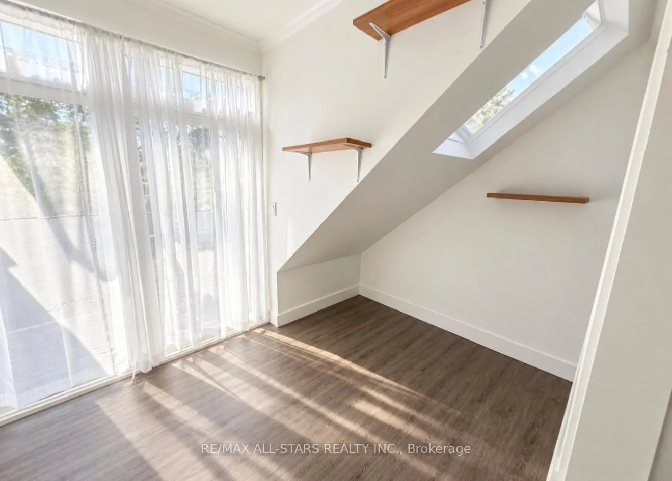 Photo 18 of Unit 200, 1918A Queen Street E, Toronto, The Beaches — HOMEH