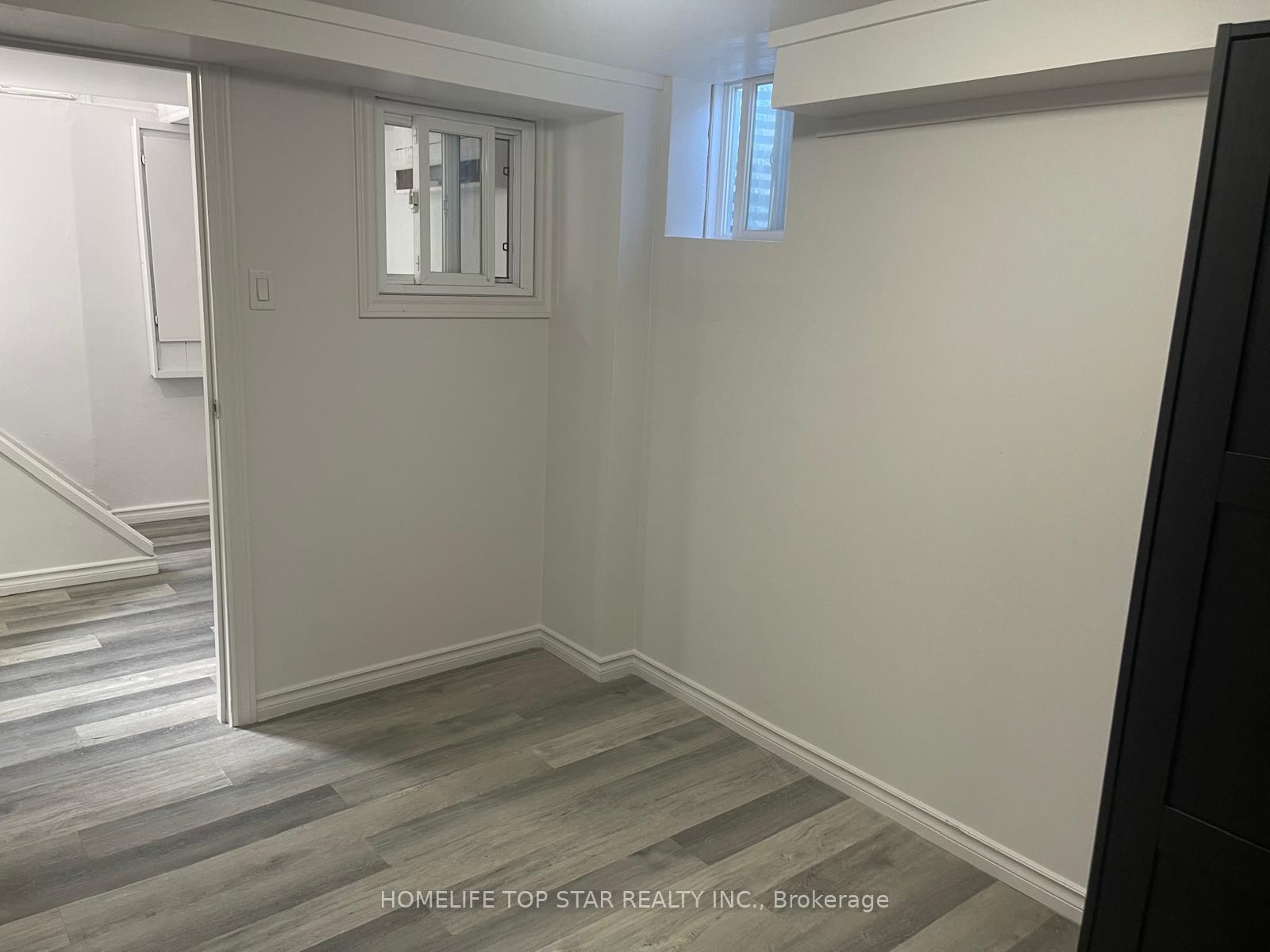 Photo 3 of 50 Chestnut Crescent, Scarborough, Clairlea-Birchmount — HOMEH