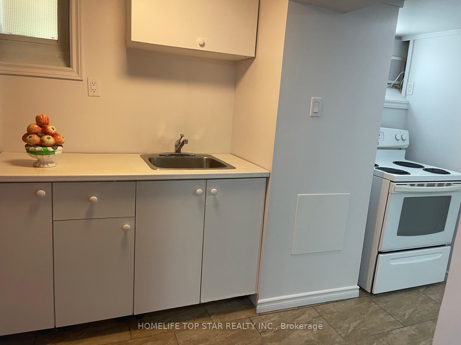 Photo 4 of 50 Chestnut Crescent, Scarborough, Clairlea-Birchmount — HOMEH