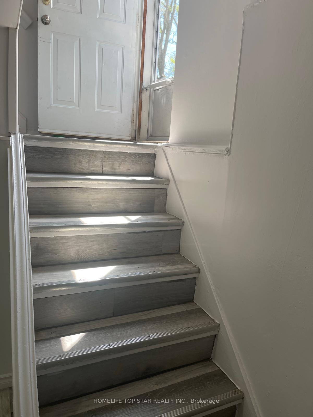 Photo 5 of 50 Chestnut Crescent, Scarborough, Clairlea-Birchmount — HOMEH