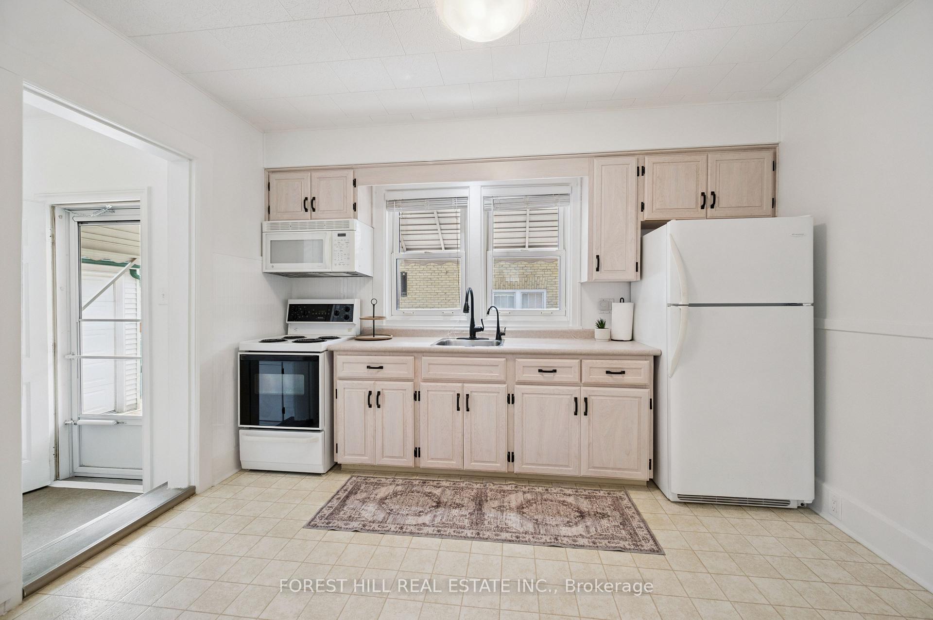 Photo 13 of 188 Wentworth Avenue, Kitchener, St. Marys Hospital — HOMEH