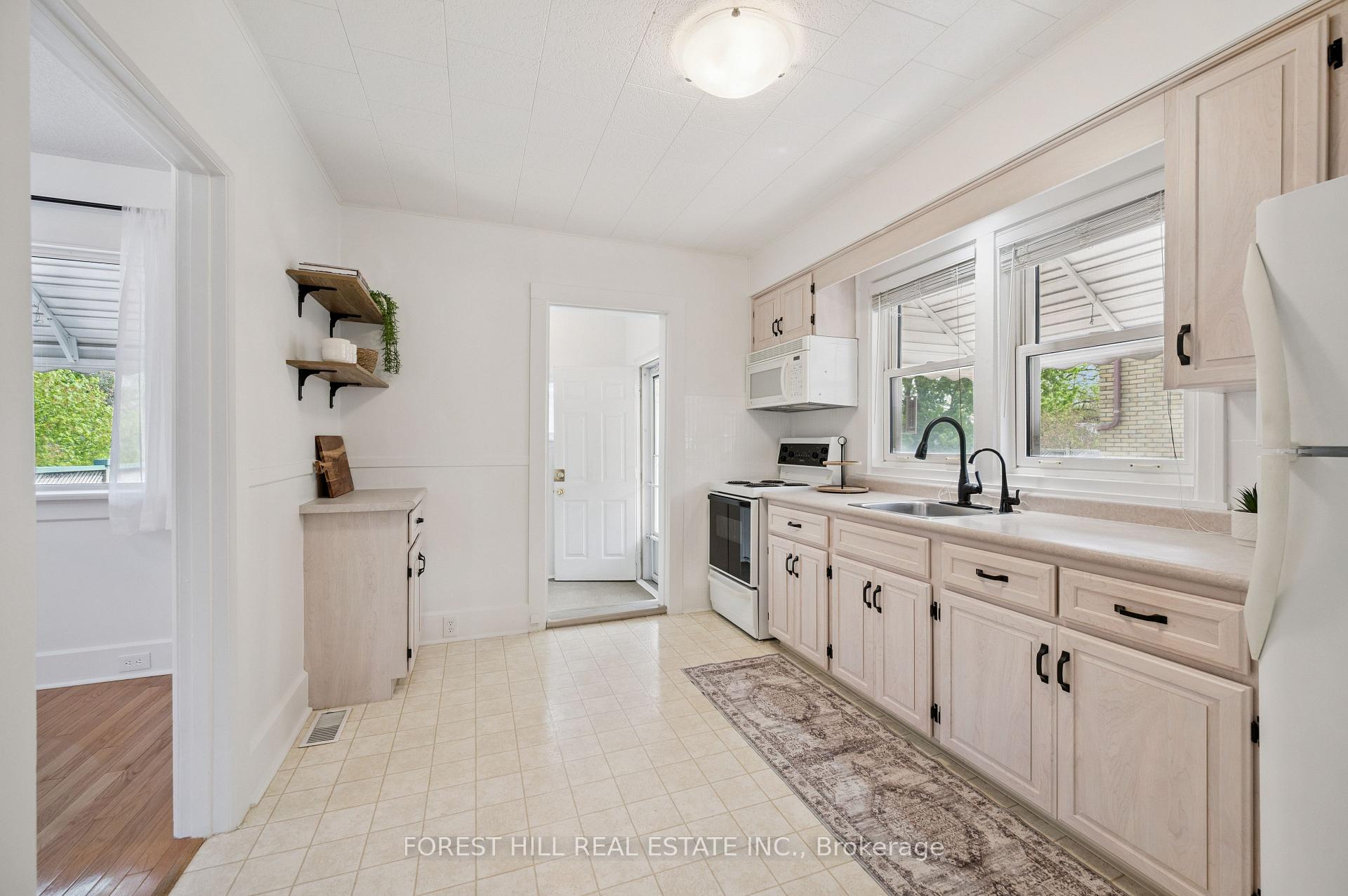 Photo 14 of 188 Wentworth Avenue, Kitchener, St. Marys Hospital — HOMEH
