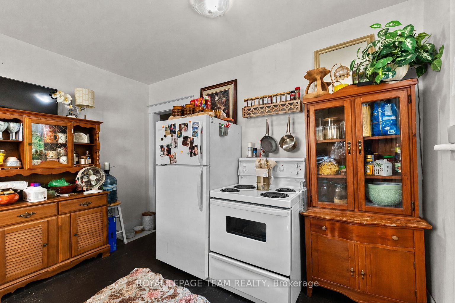 Photo 10 of 229 Cecelia Street, Pembroke, Pembroke — HOMEH