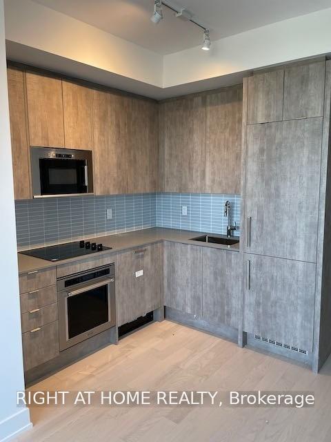 Photo 5 of Unit 1510, 181 Bedford Road, Toronto, The Annex — HOMEH