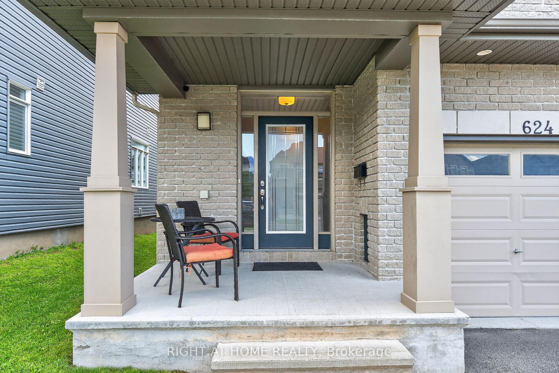Photo 3 of 624 Spring Valley Drive, Ottawa, Chapel Hill — HOMEH