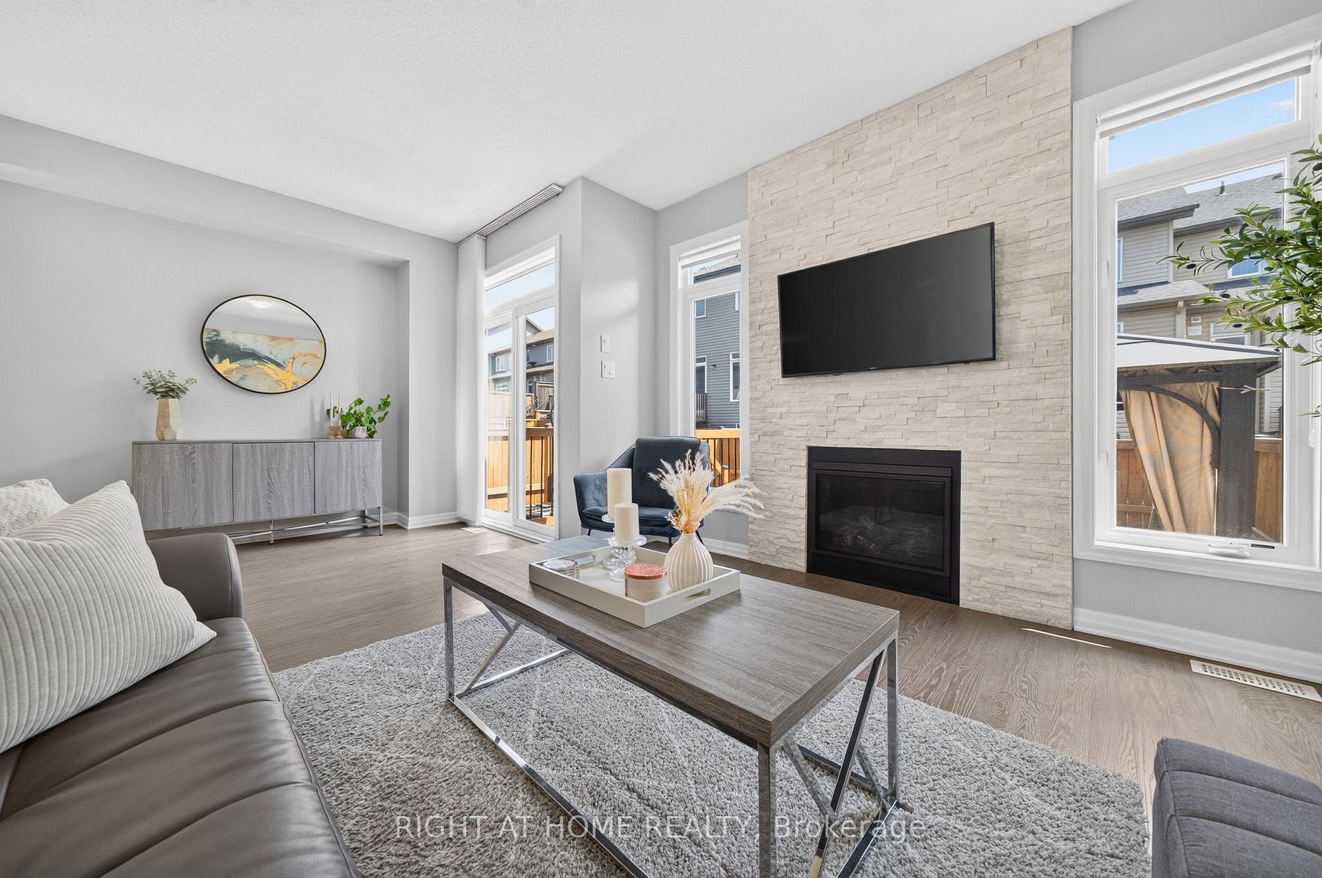 Photo 12 of 624 Spring Valley Drive, Ottawa, Chapel Hill — HOMEH
