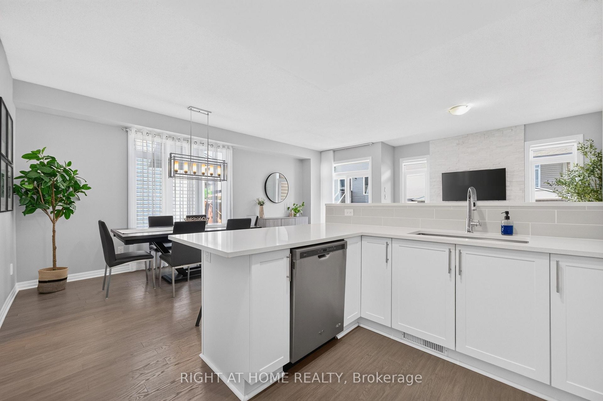 Photo 22 of 624 Spring Valley Drive, Ottawa, Chapel Hill — HOMEH