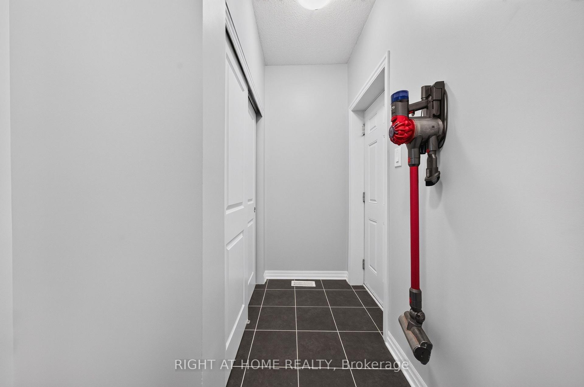 Photo 25 of 624 Spring Valley Drive, Ottawa, Chapel Hill — HOMEH