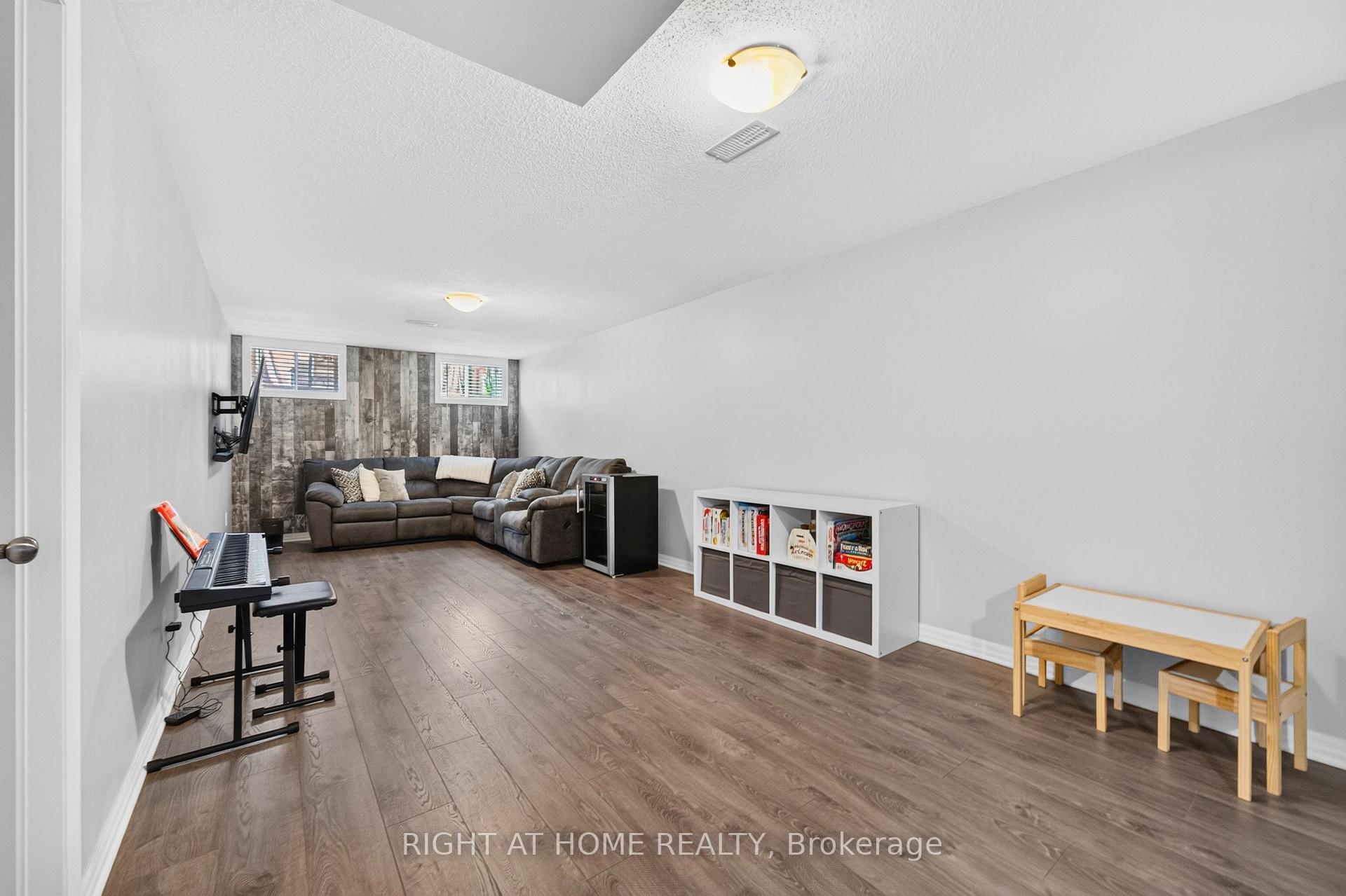 Photo 42 of 624 Spring Valley Drive, Ottawa, Chapel Hill — HOMEH