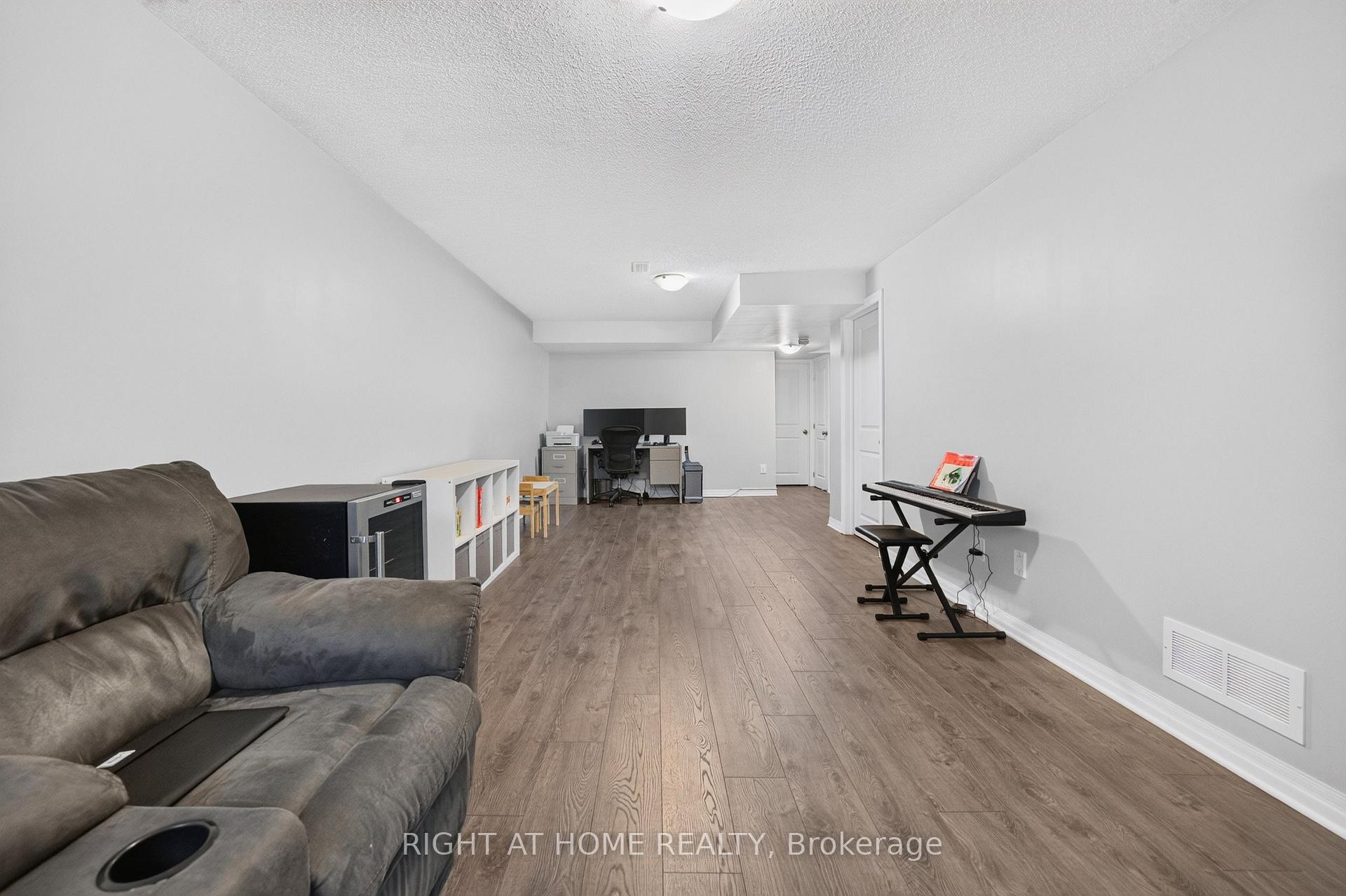 Photo 43 of 624 Spring Valley Drive, Ottawa, Chapel Hill — HOMEH