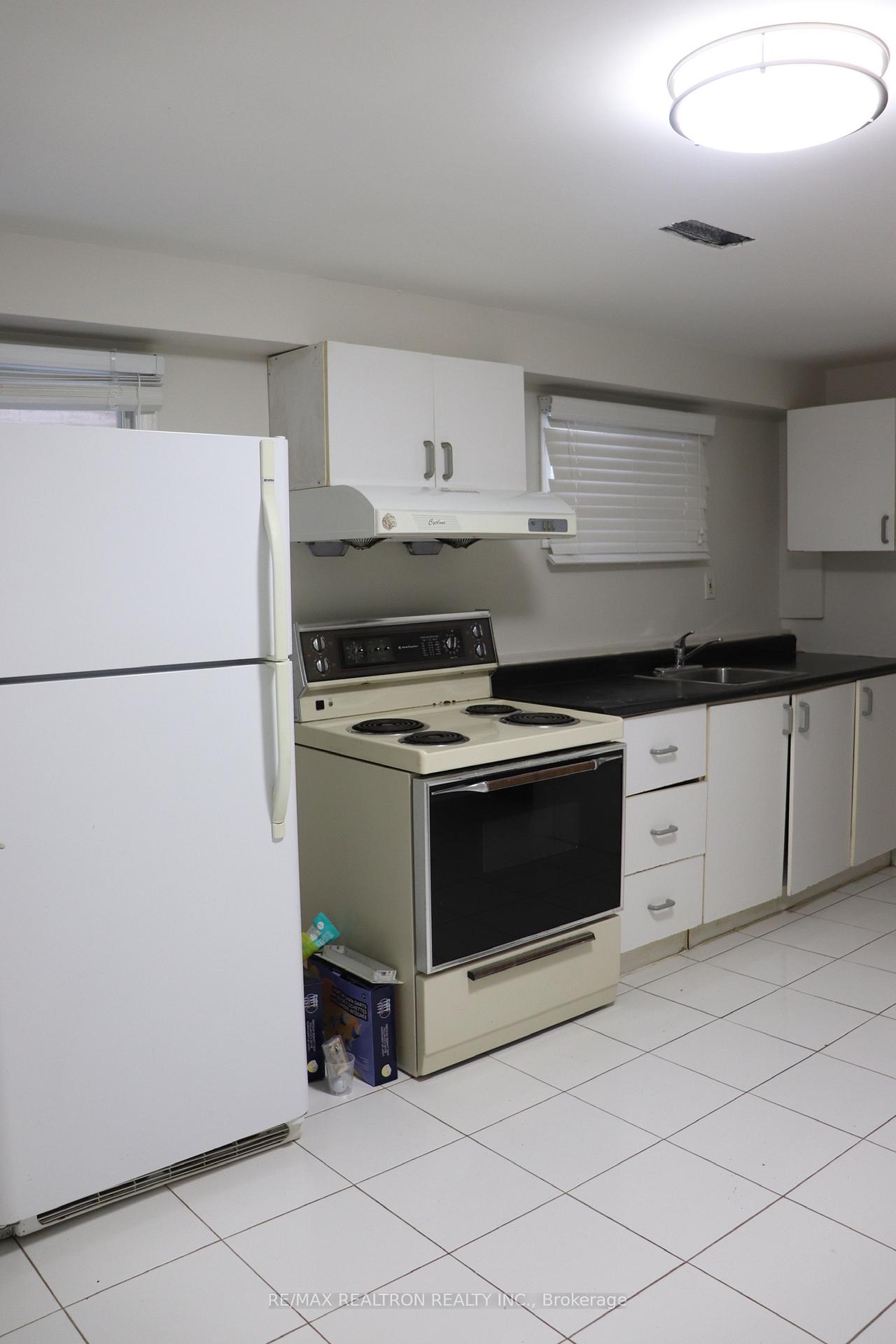 Photo 9 of 122 Copperwood Square, Scarborough, Milliken — HOMEH