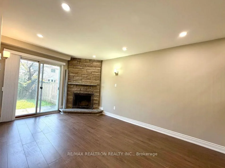 Photo 4 of 122 Copperwood Square, Scarborough, Milliken — HOMEH