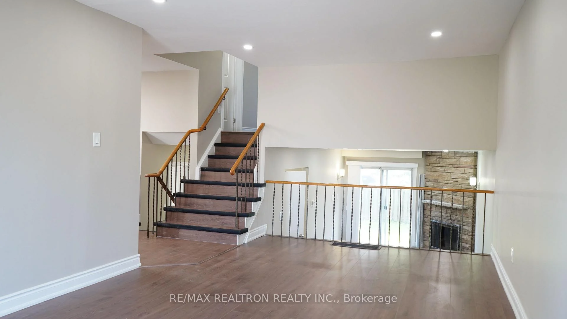 Photo 8 of 122 Copperwood Square, Scarborough, Milliken — HOMEH