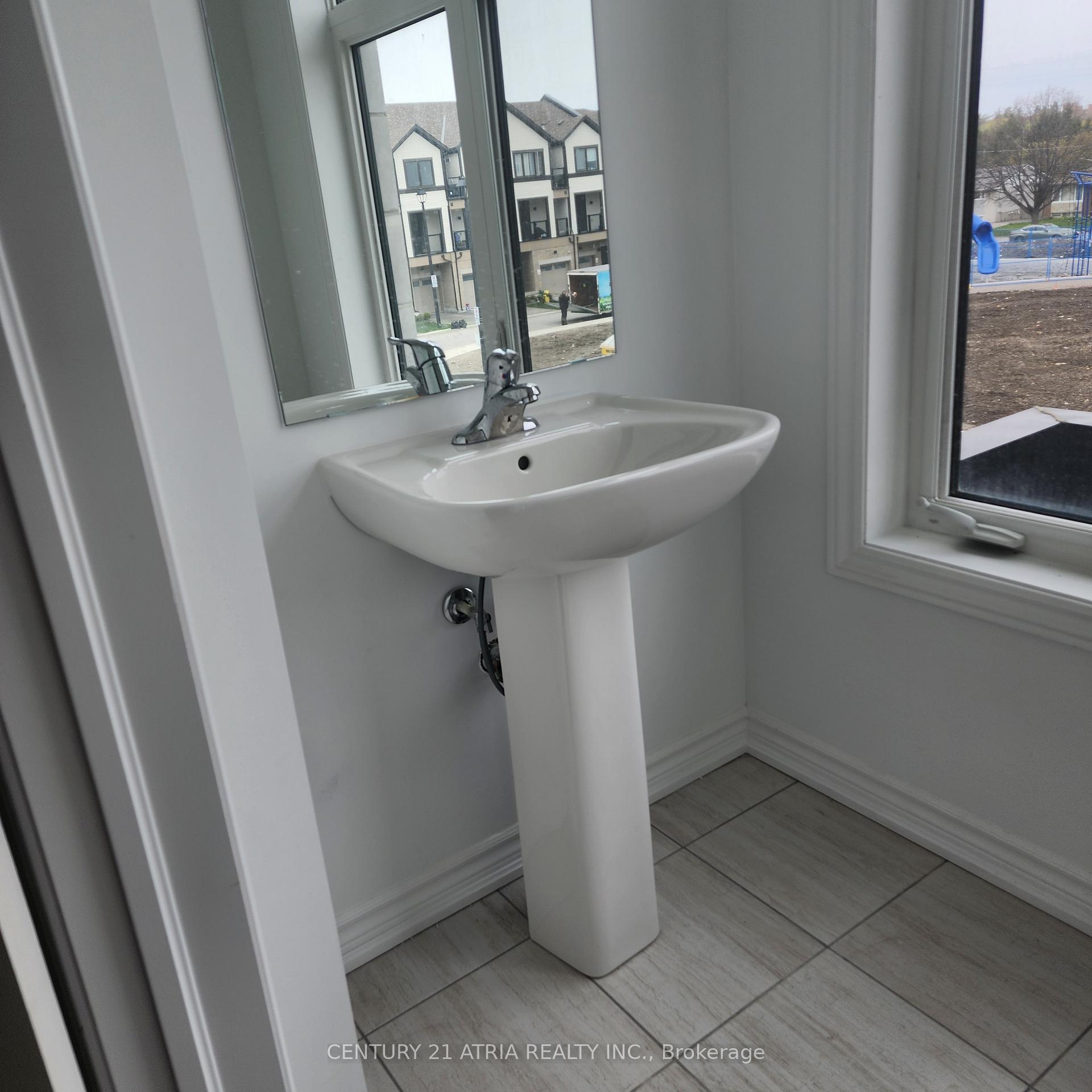 Photo 5 of 791 Chinook Path, Oshawa, Donevan — HOMEH