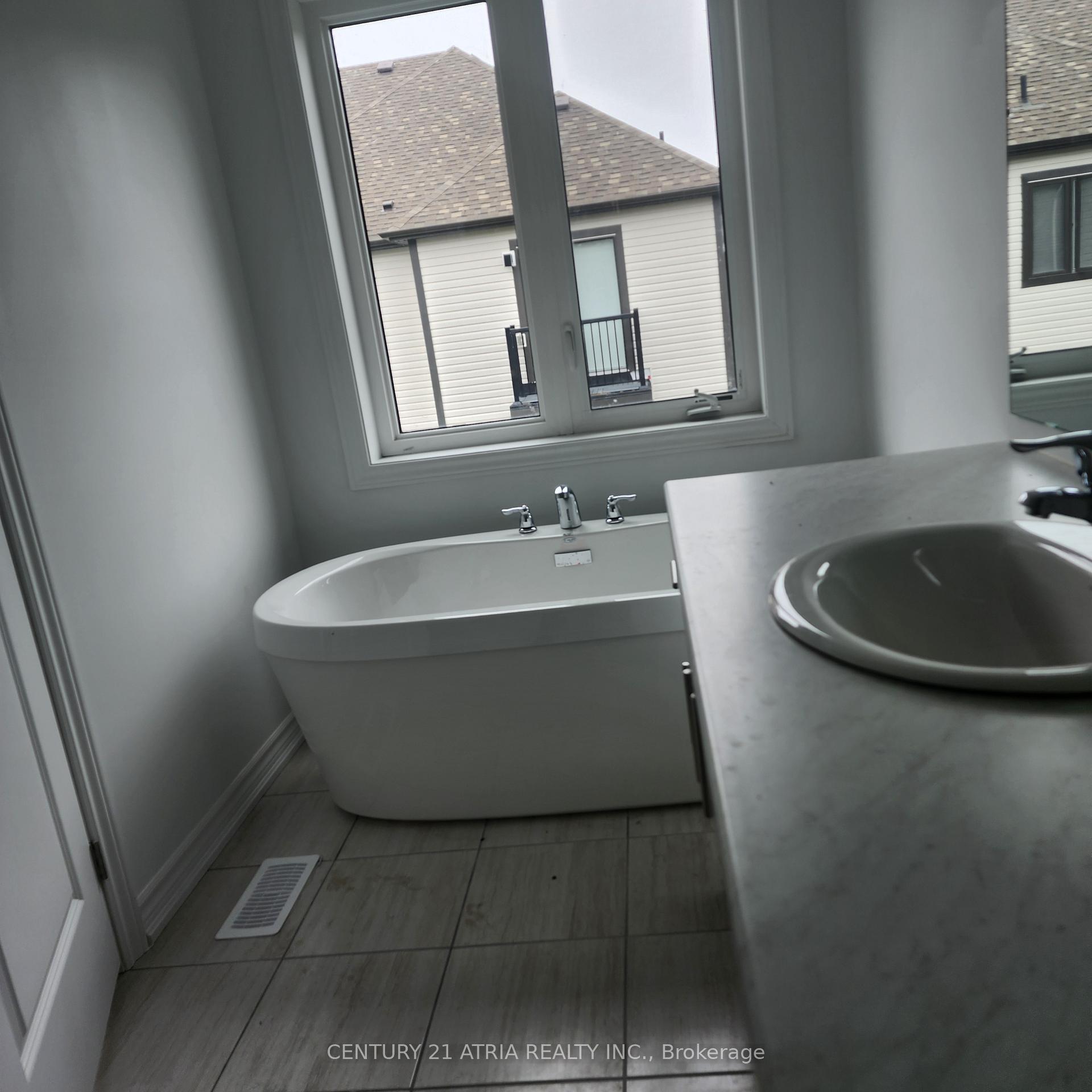 Photo 12 of 791 Chinook Path, Oshawa, Donevan — HOMEH
