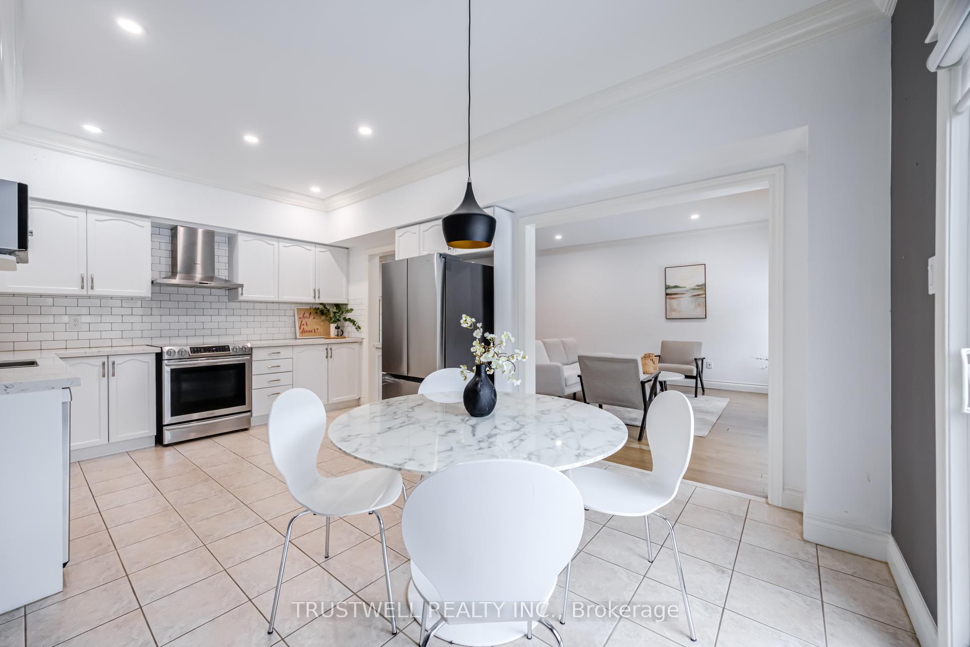 Photo 8 of 467 Pleasant Ridge Avenue, Vaughan, Patterson — HOMEH