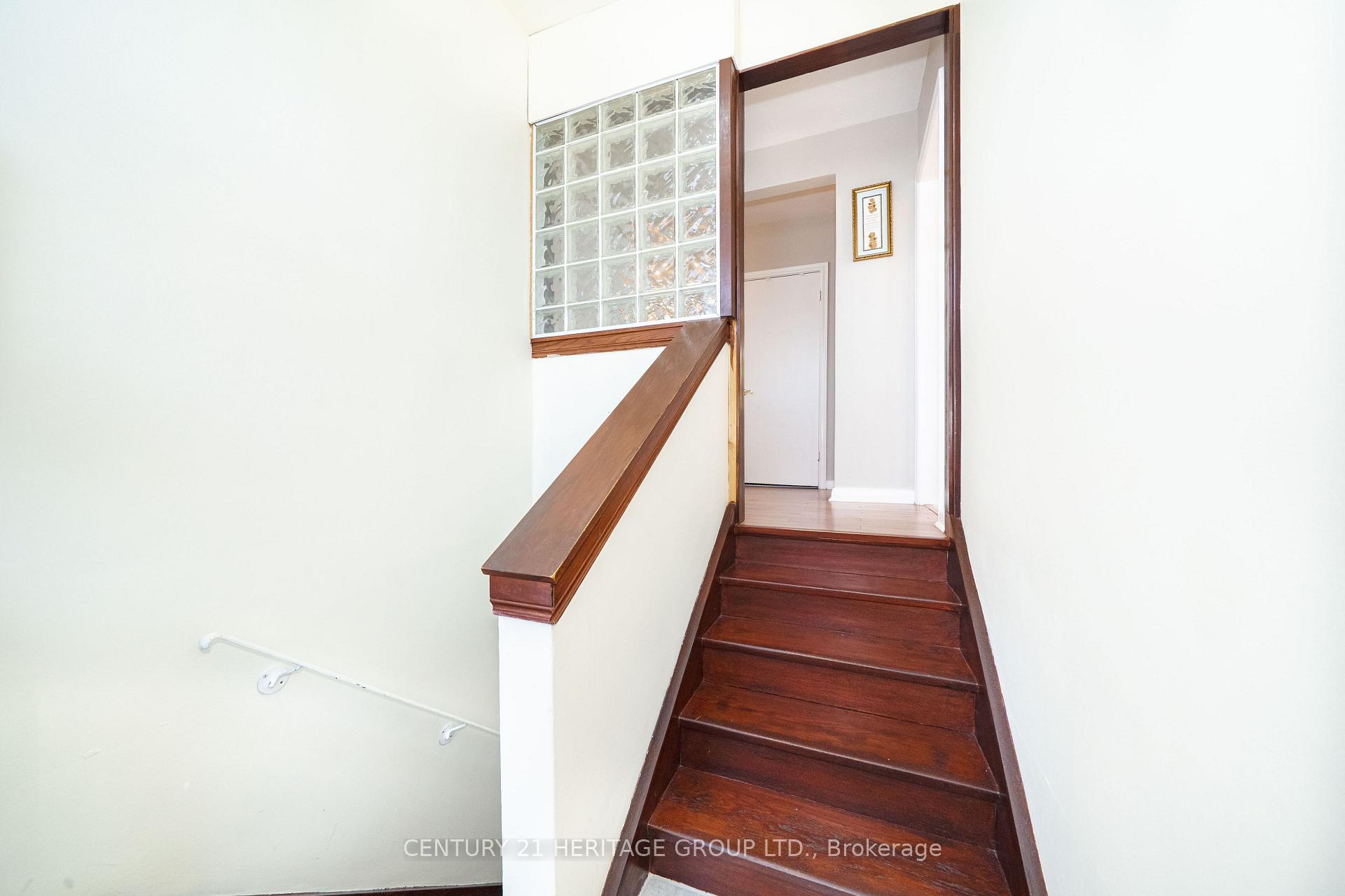 Photo 7 of 417 Paliser Crescent S, Richmond Hill, Harding — HOMEH