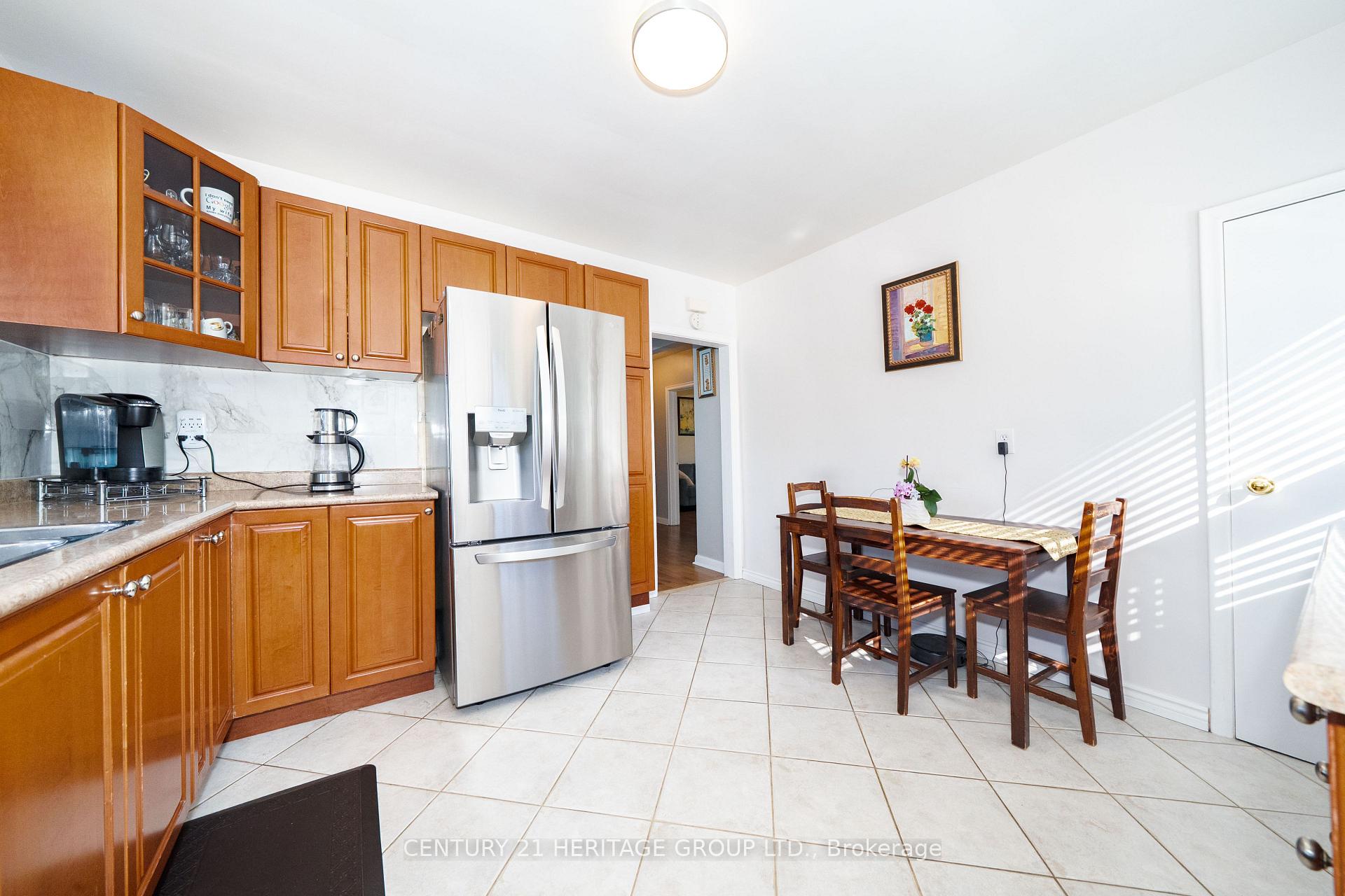 Photo 13 of 417 Paliser Crescent S, Richmond Hill, Harding — HOMEH