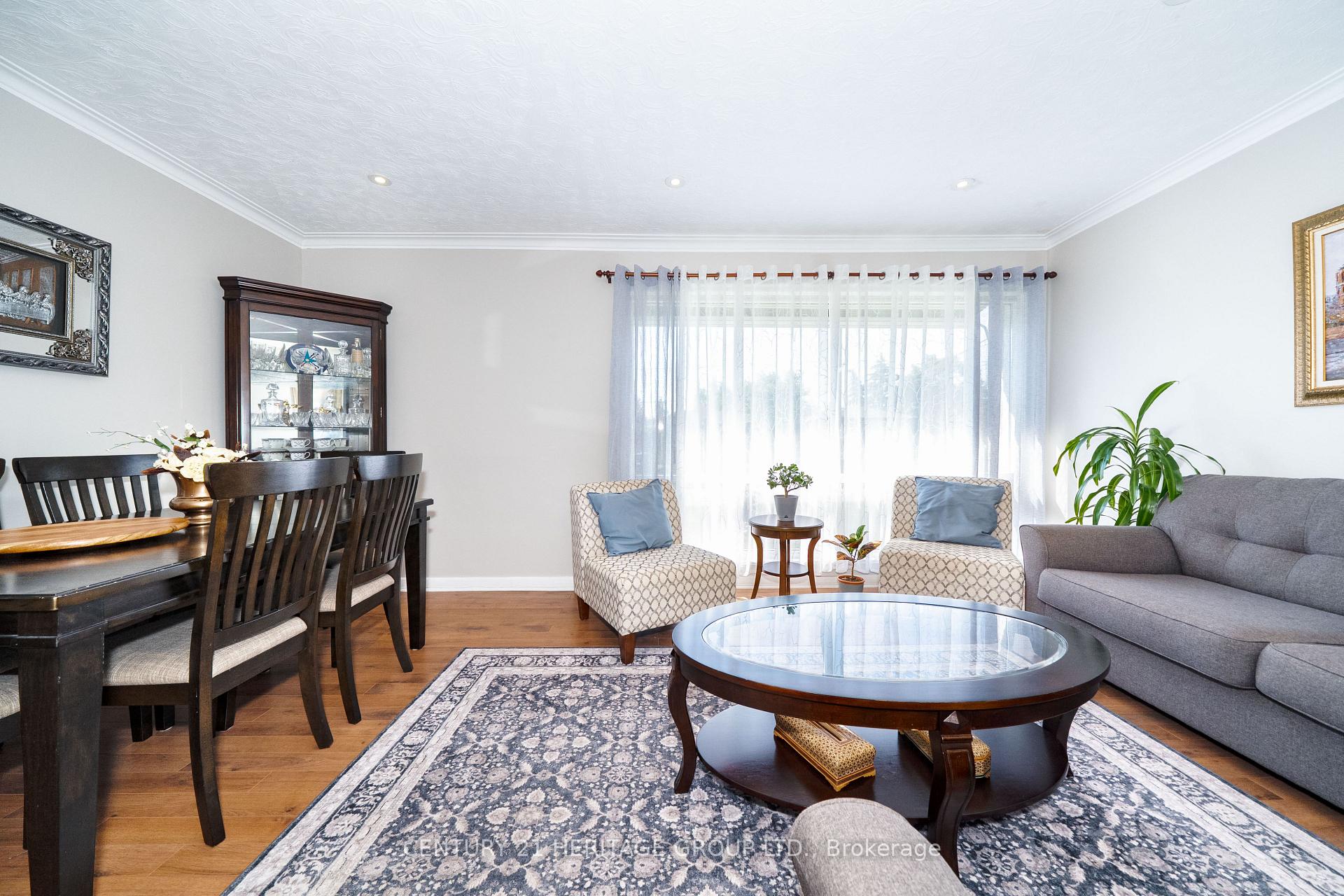Photo 17 of 417 Paliser Crescent S, Richmond Hill, Harding — HOMEH