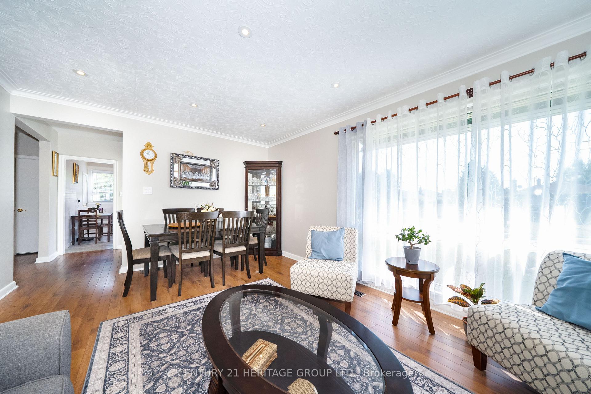 Photo 18 of 417 Paliser Crescent S, Richmond Hill, Harding — HOMEH