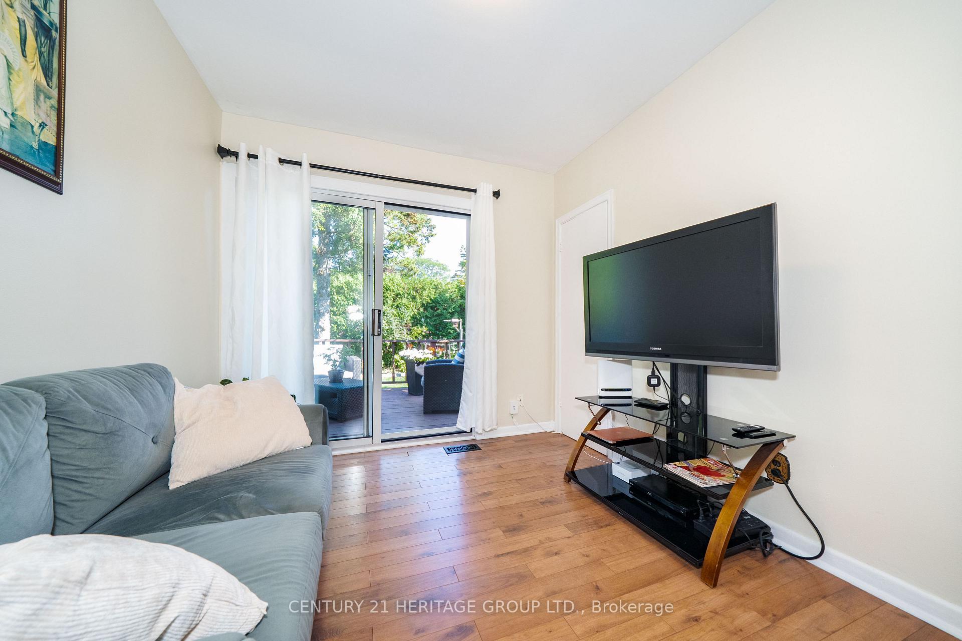 Photo 22 of 417 Paliser Crescent S, Richmond Hill, Harding — HOMEH