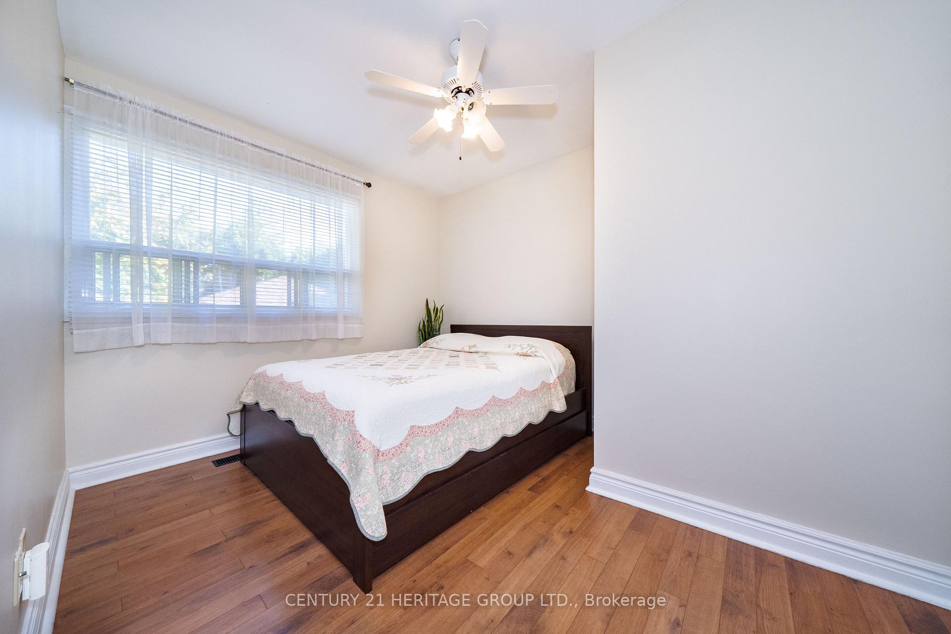 Photo 24 of 417 Paliser Crescent S, Richmond Hill, Harding — HOMEH