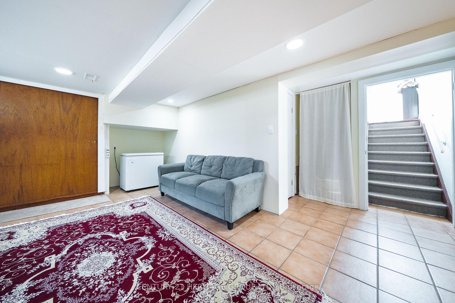 Photo 25 of 417 Paliser Crescent S, Richmond Hill, Harding — HOMEH