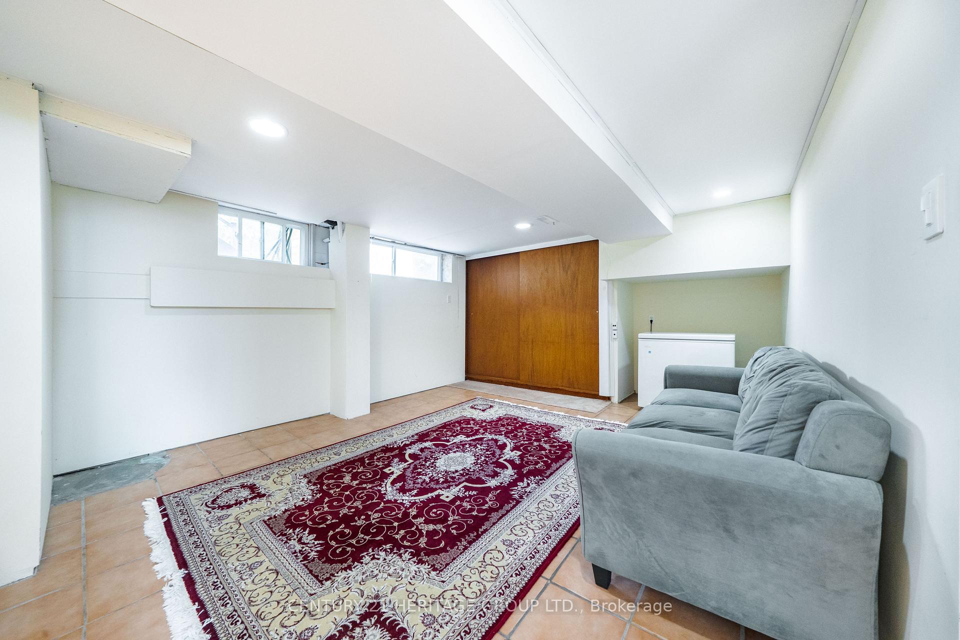 Photo 26 of 417 Paliser Crescent S, Richmond Hill, Harding — HOMEH