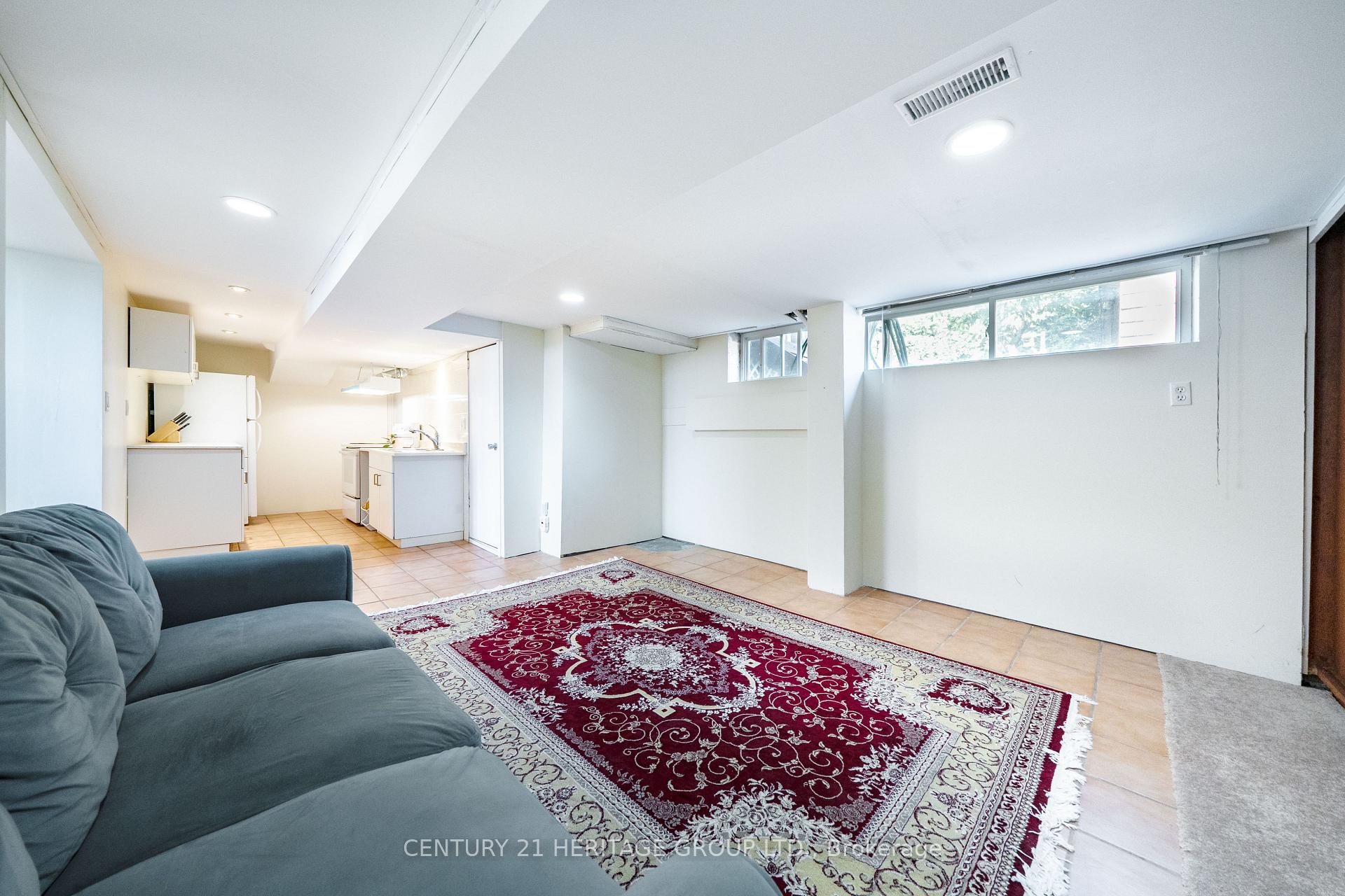 Photo 27 of 417 Paliser Crescent S, Richmond Hill, Harding — HOMEH