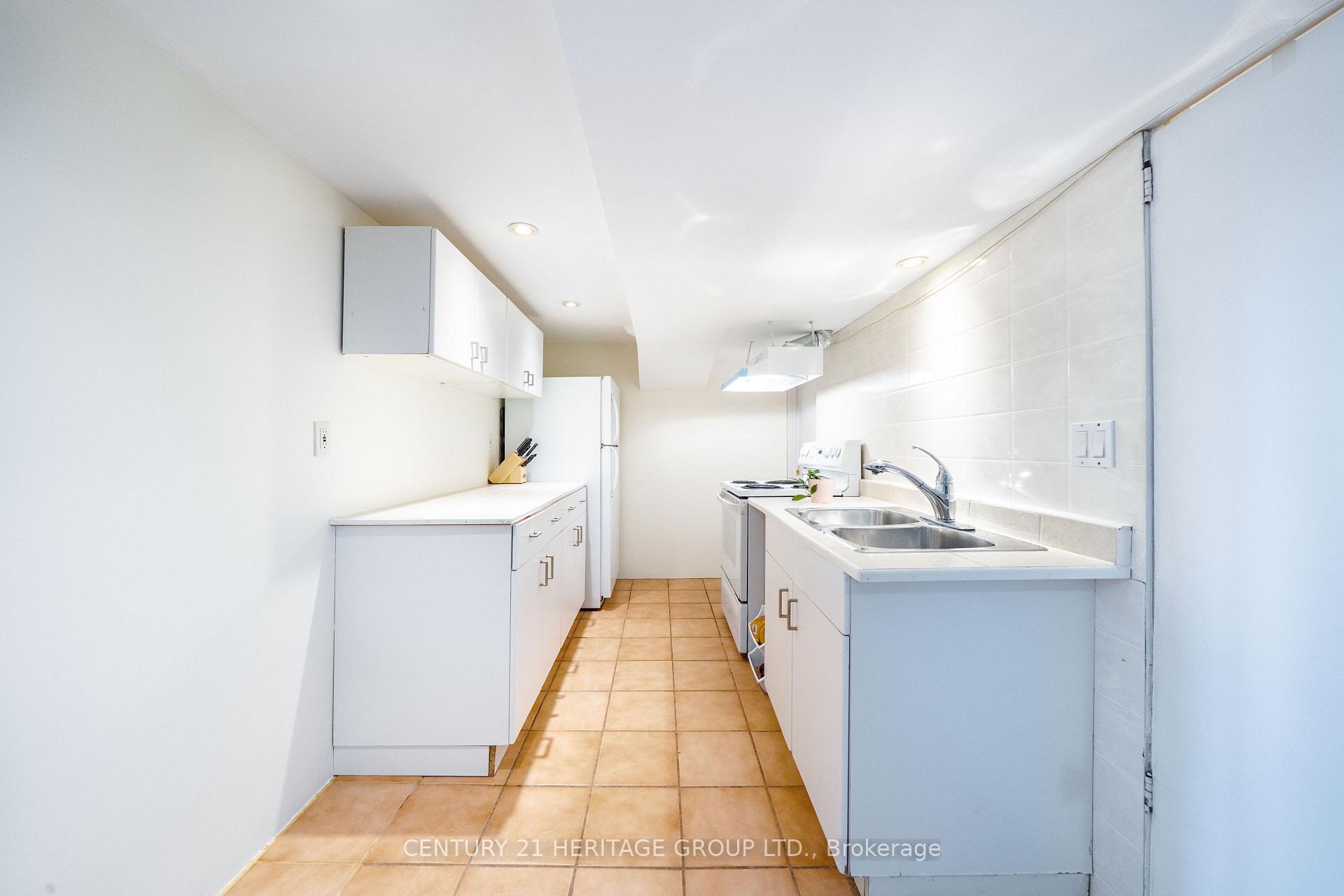 Photo 29 of 417 Paliser Crescent S, Richmond Hill, Harding — HOMEH