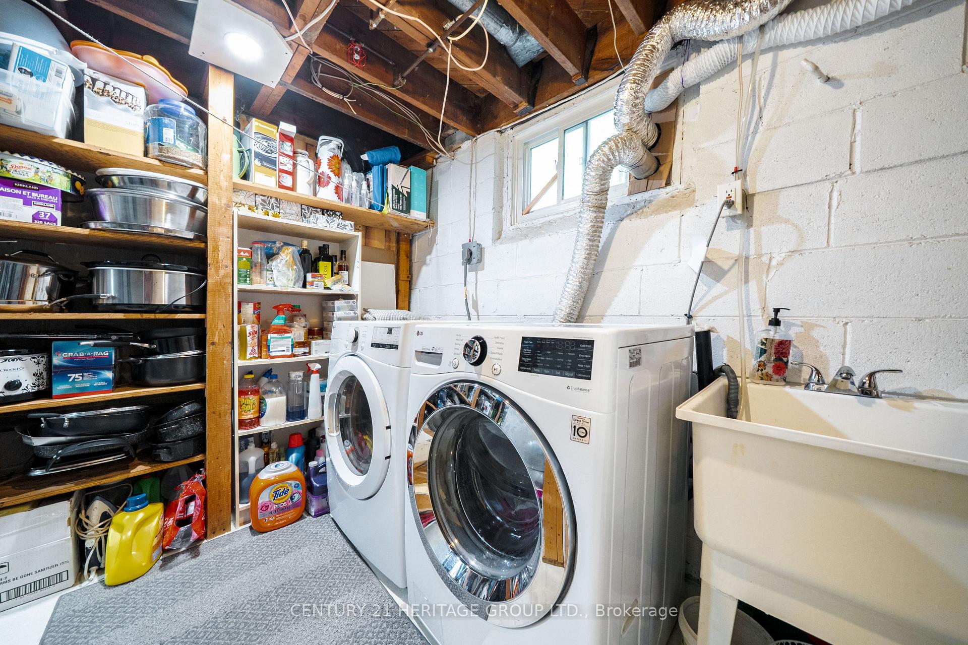 Photo 32 of 417 Paliser Crescent S, Richmond Hill, Harding — HOMEH