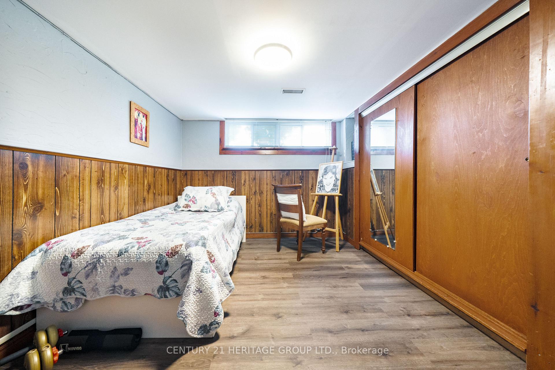 Photo 34 of 417 Paliser Crescent S, Richmond Hill, Harding — HOMEH