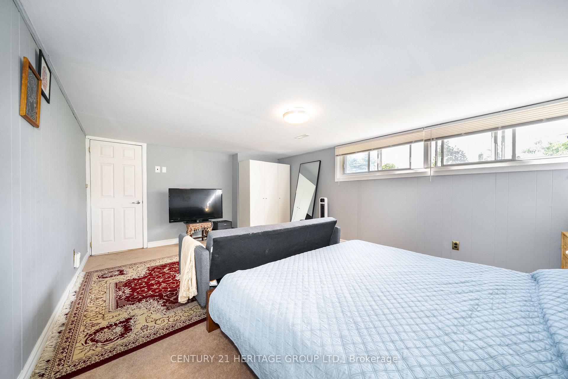 Photo 36 of 417 Paliser Crescent S, Richmond Hill, Harding — HOMEH